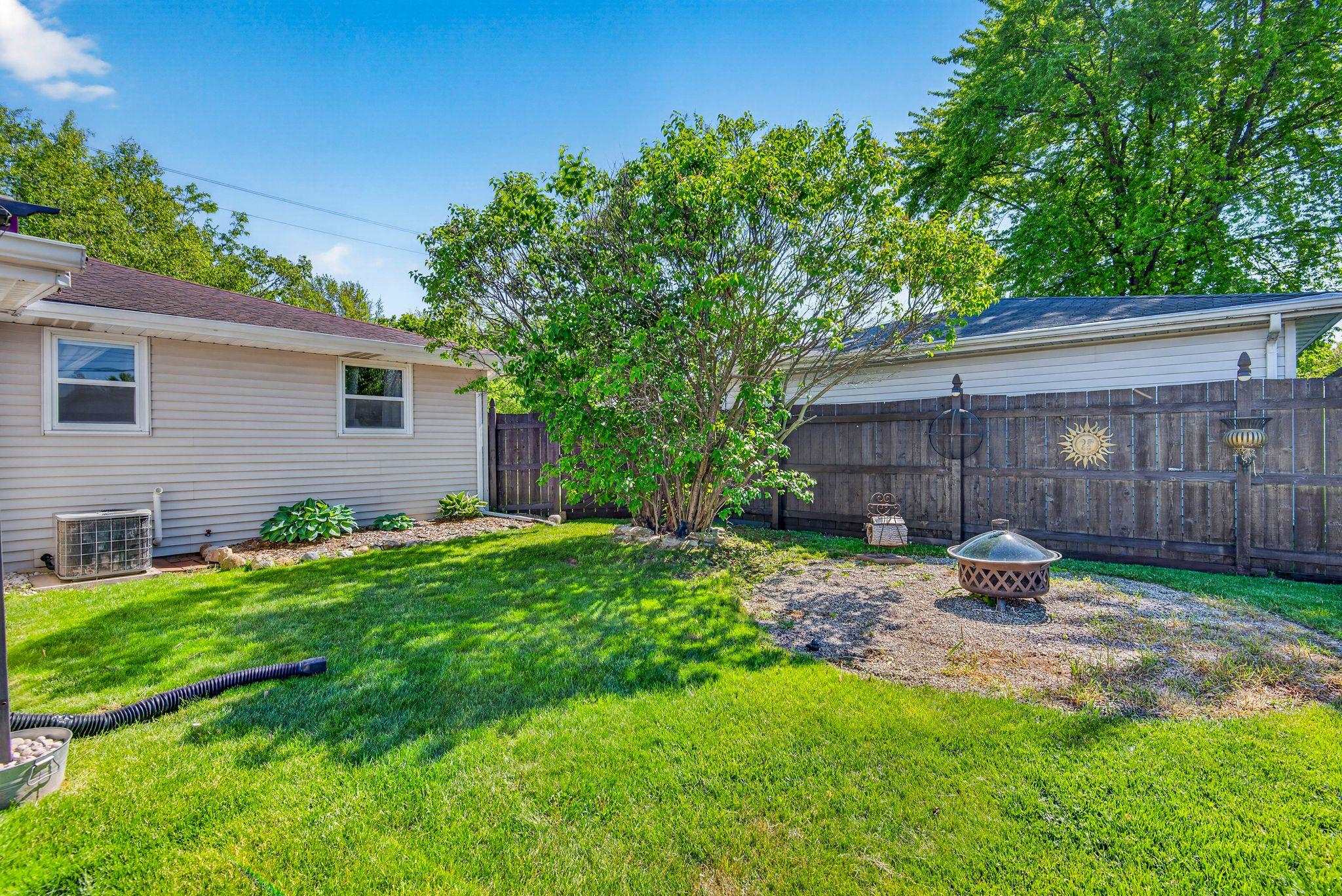 1438 W KIMBERLY Avenue