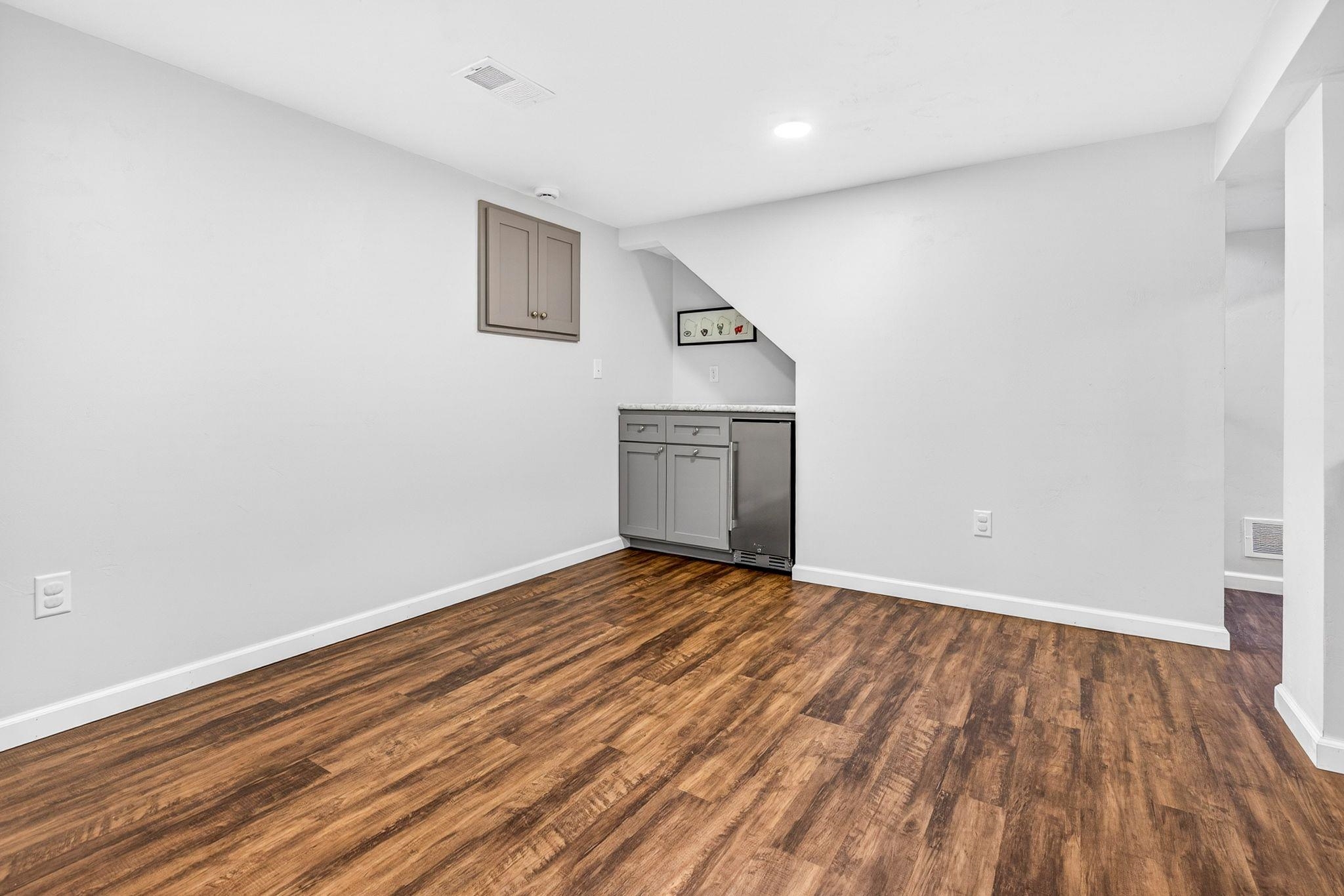 443 WOODLAWN Court
