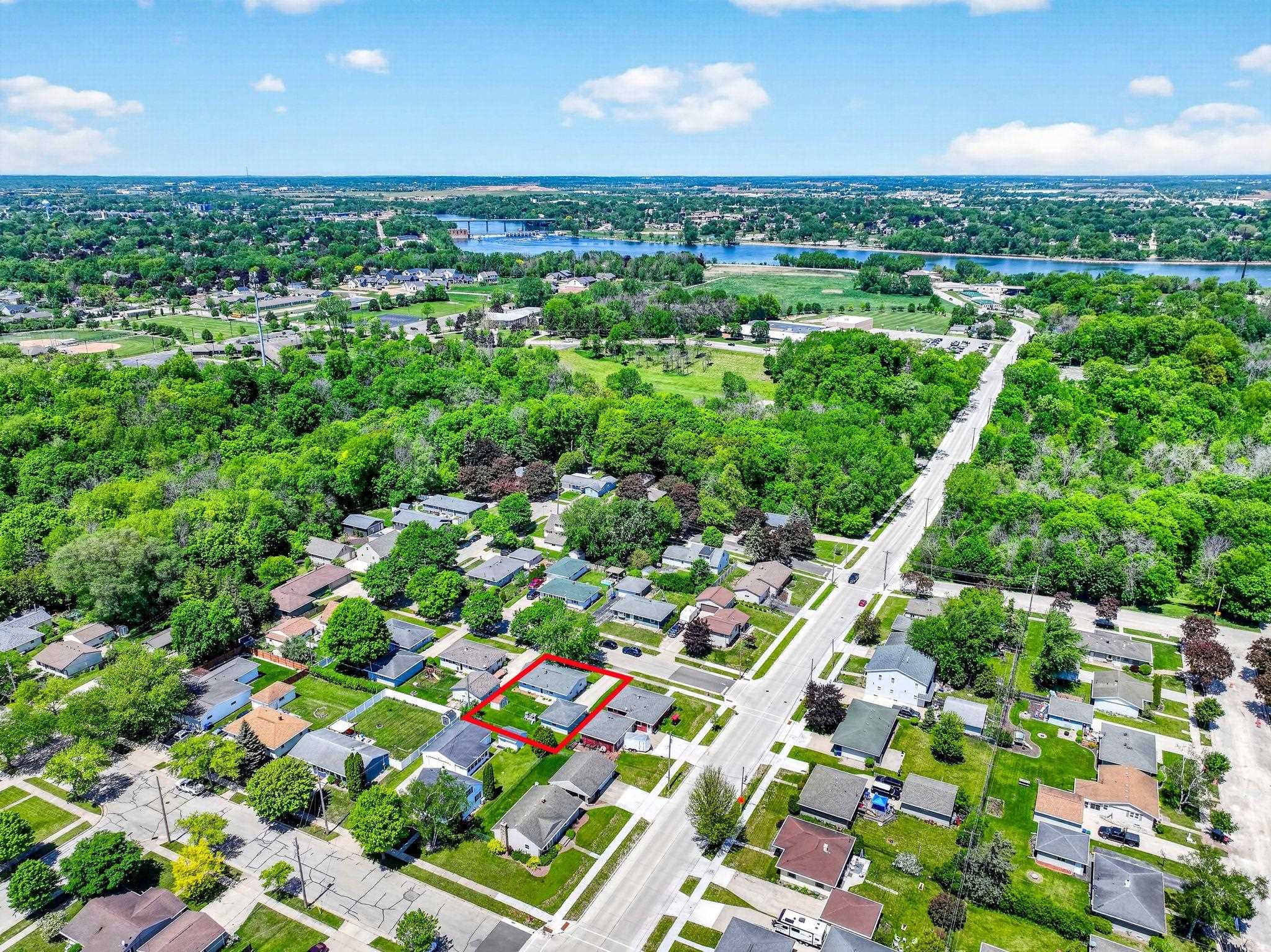 443 WOODLAWN Court