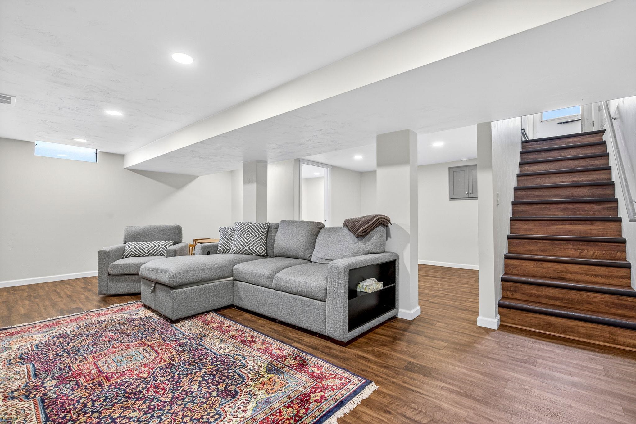 443 WOODLAWN Court