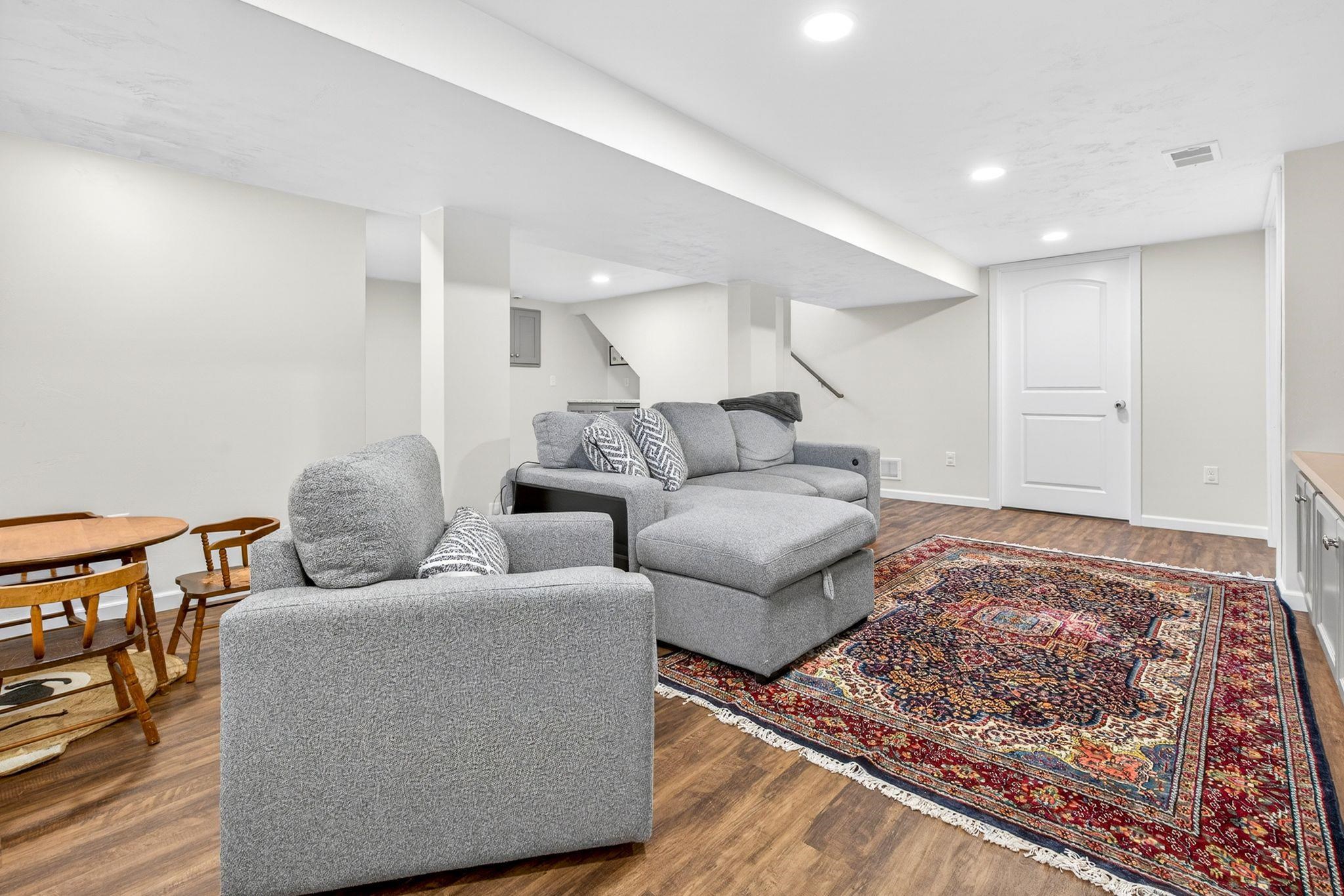 443 WOODLAWN Court