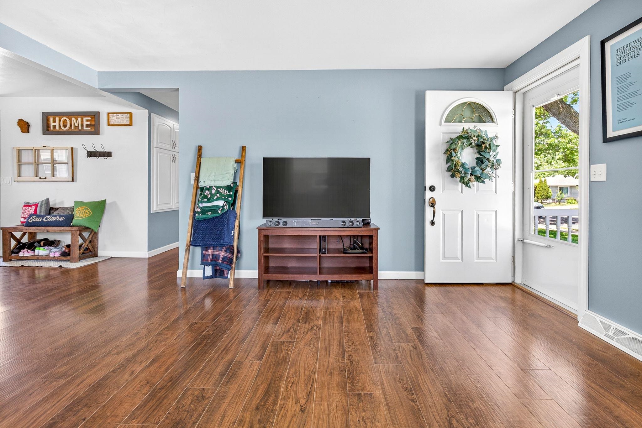 443 WOODLAWN Court