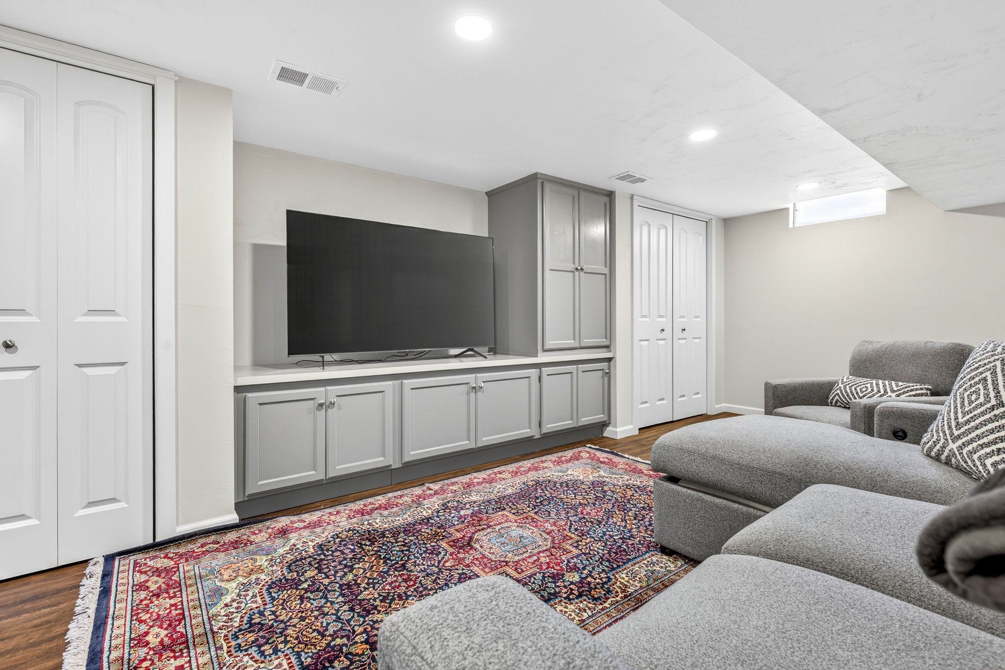 443 WOODLAWN Court