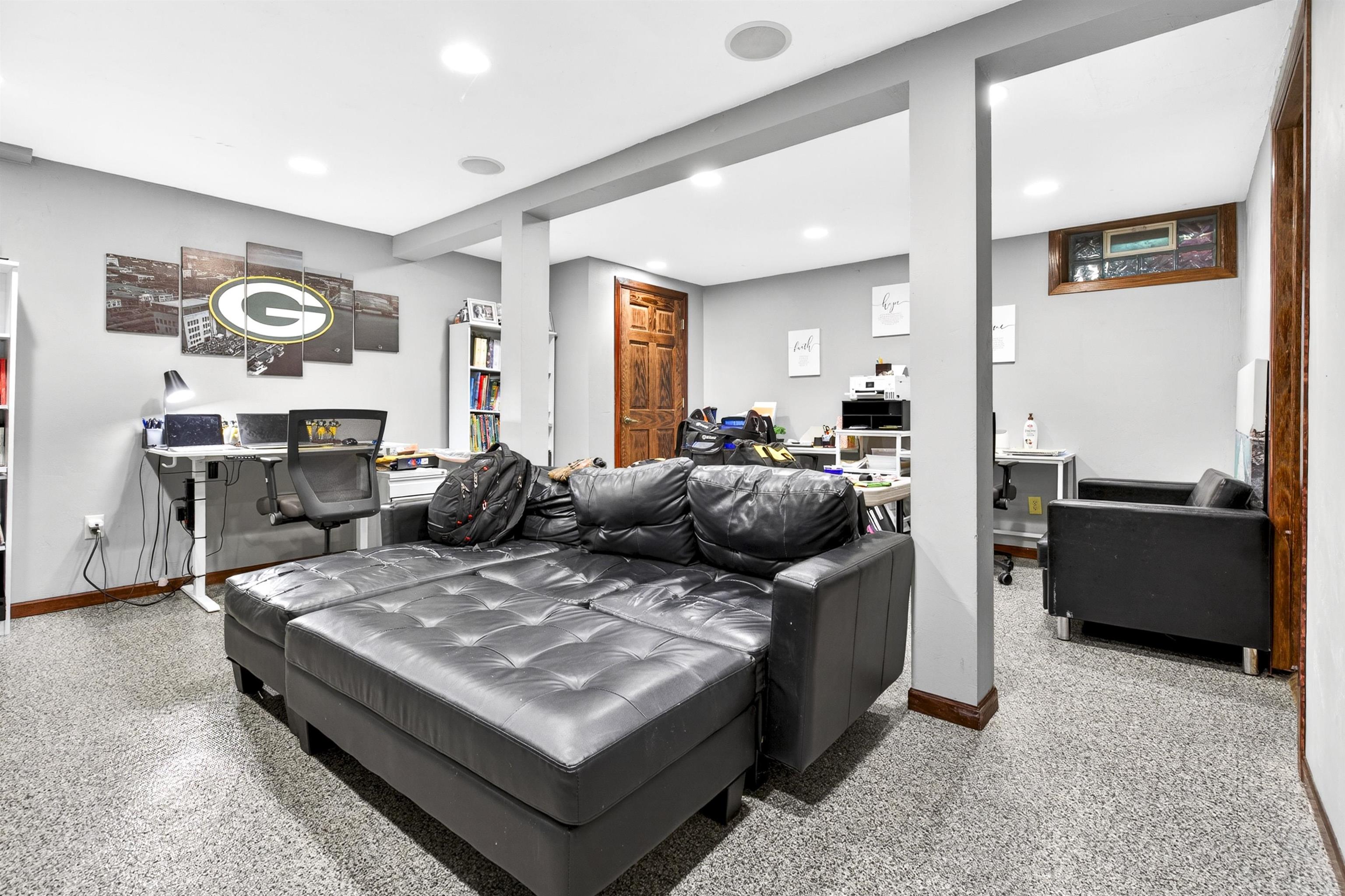 3006 E GLENDALE Avenue