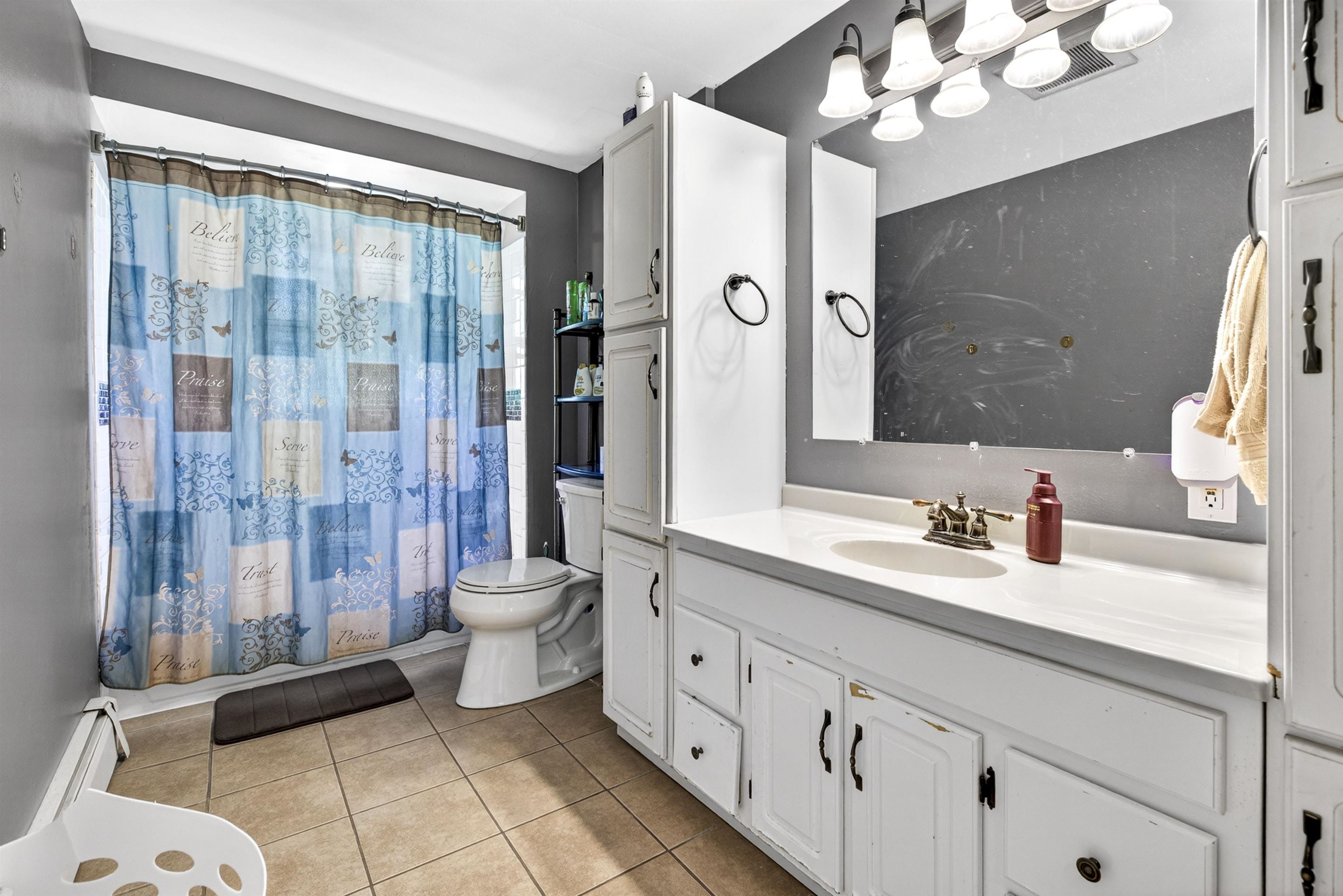 3006 E GLENDALE Avenue