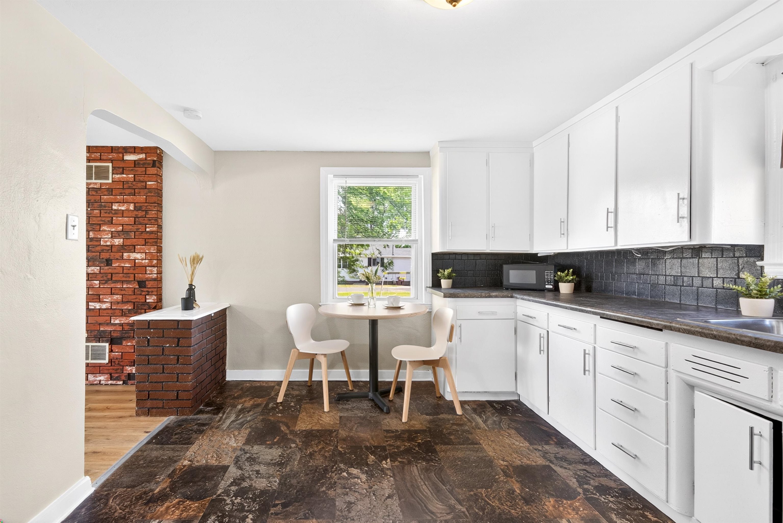 801 W SCOTT Street