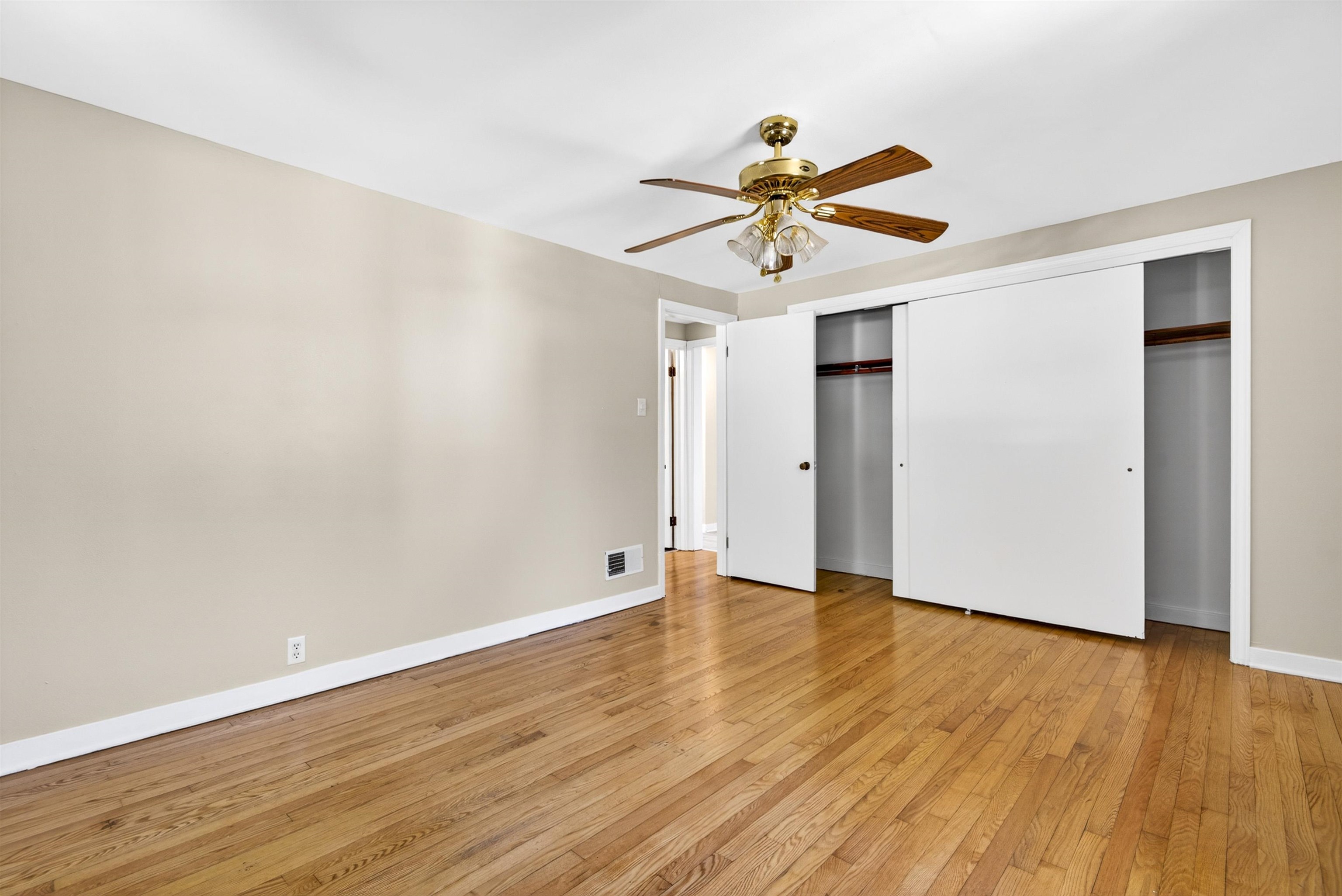 801 W SCOTT Street