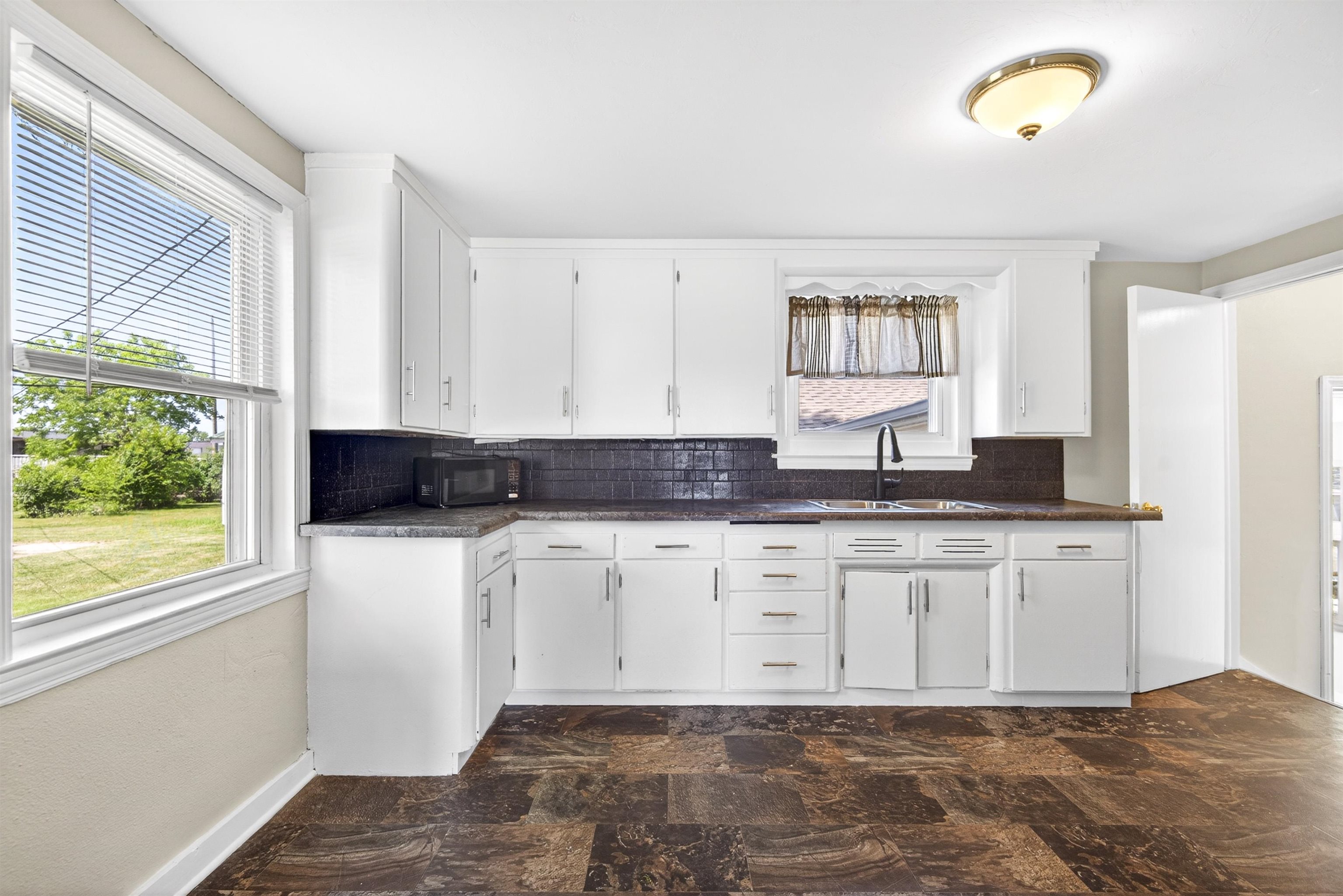 801 W SCOTT Street