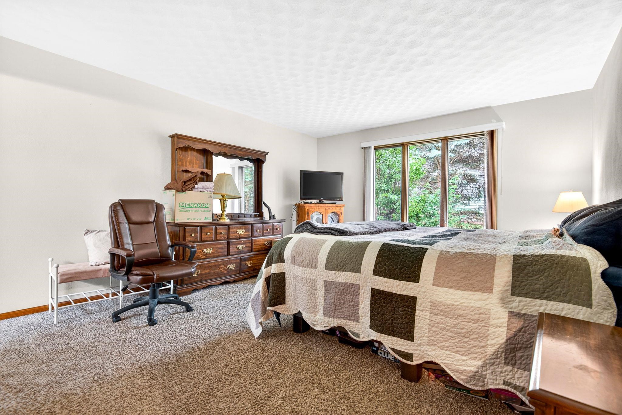 101 E KENNEDY Avenue