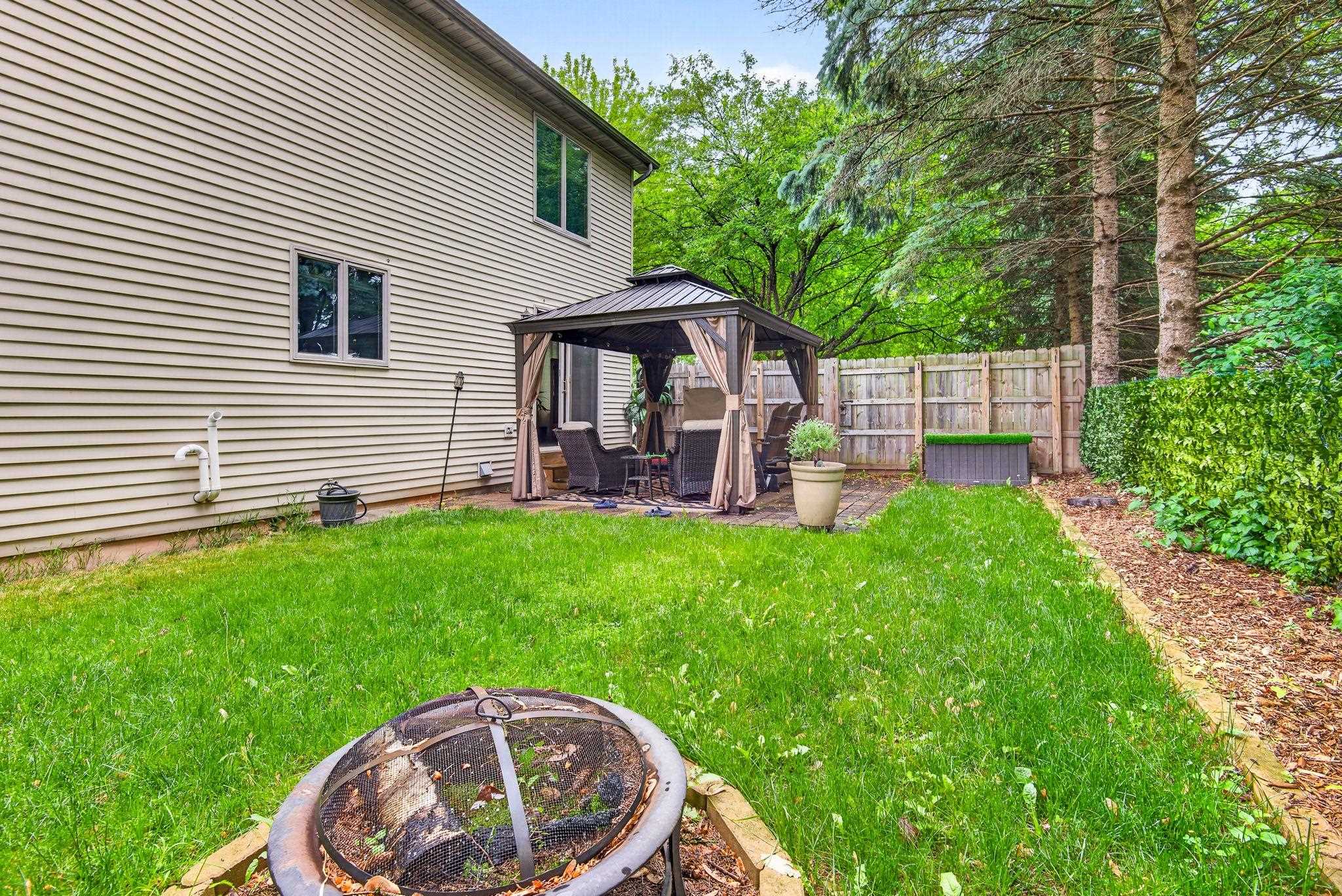 103 E KENNEDY Avenue