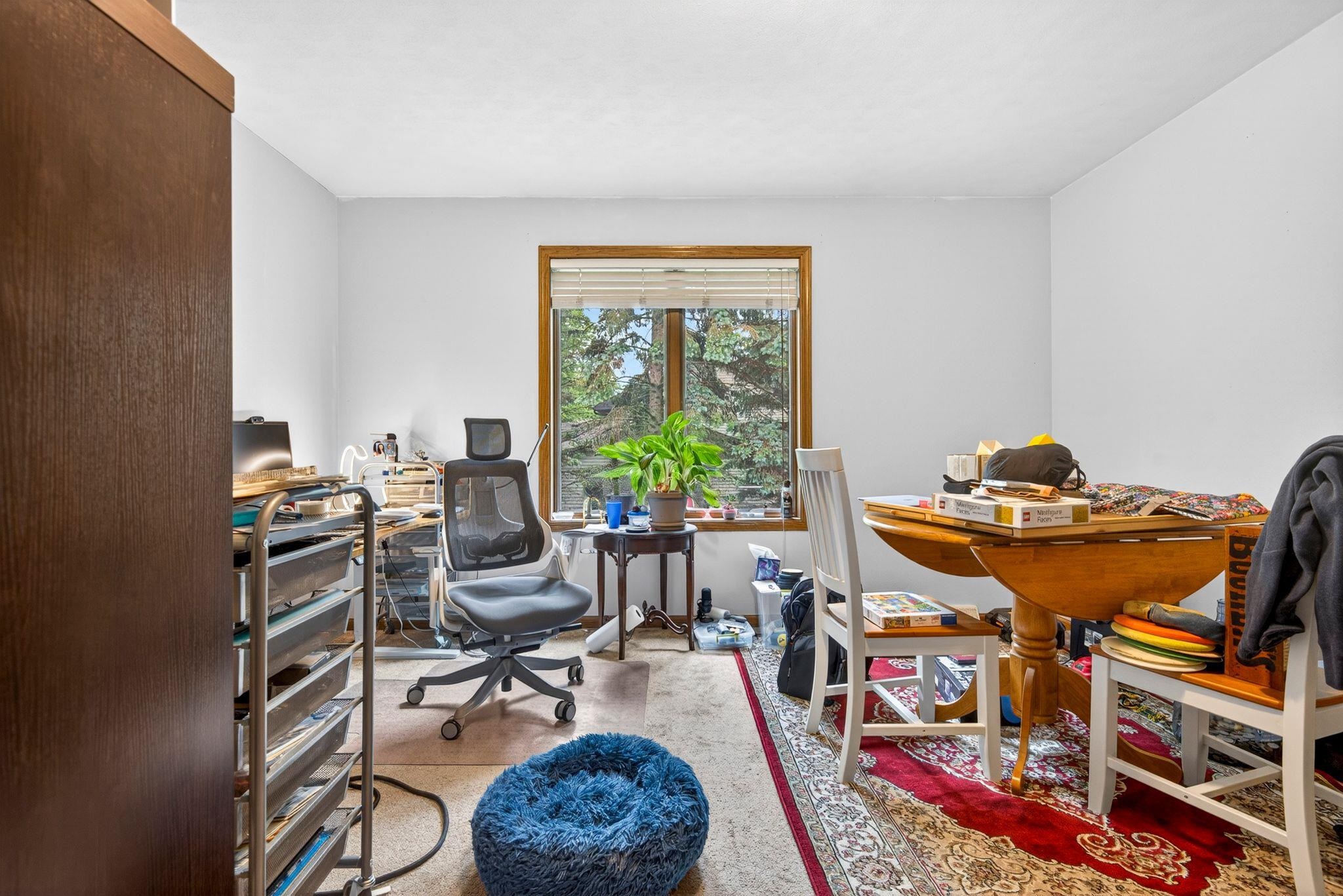 103 E KENNEDY Avenue