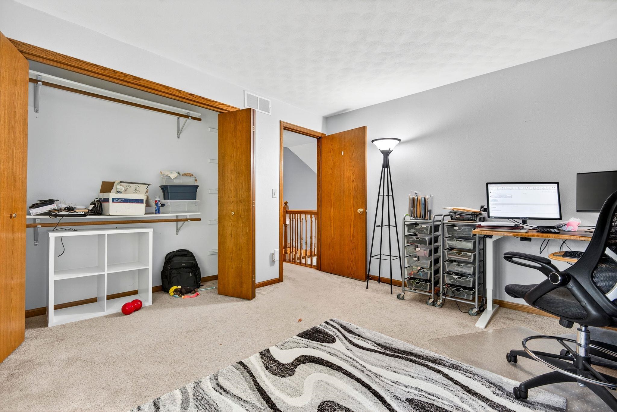103 E KENNEDY Avenue