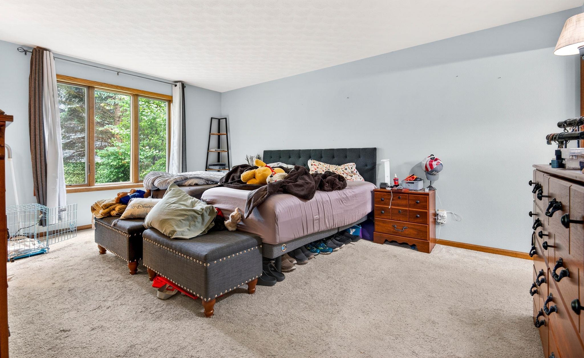 103 E KENNEDY Avenue