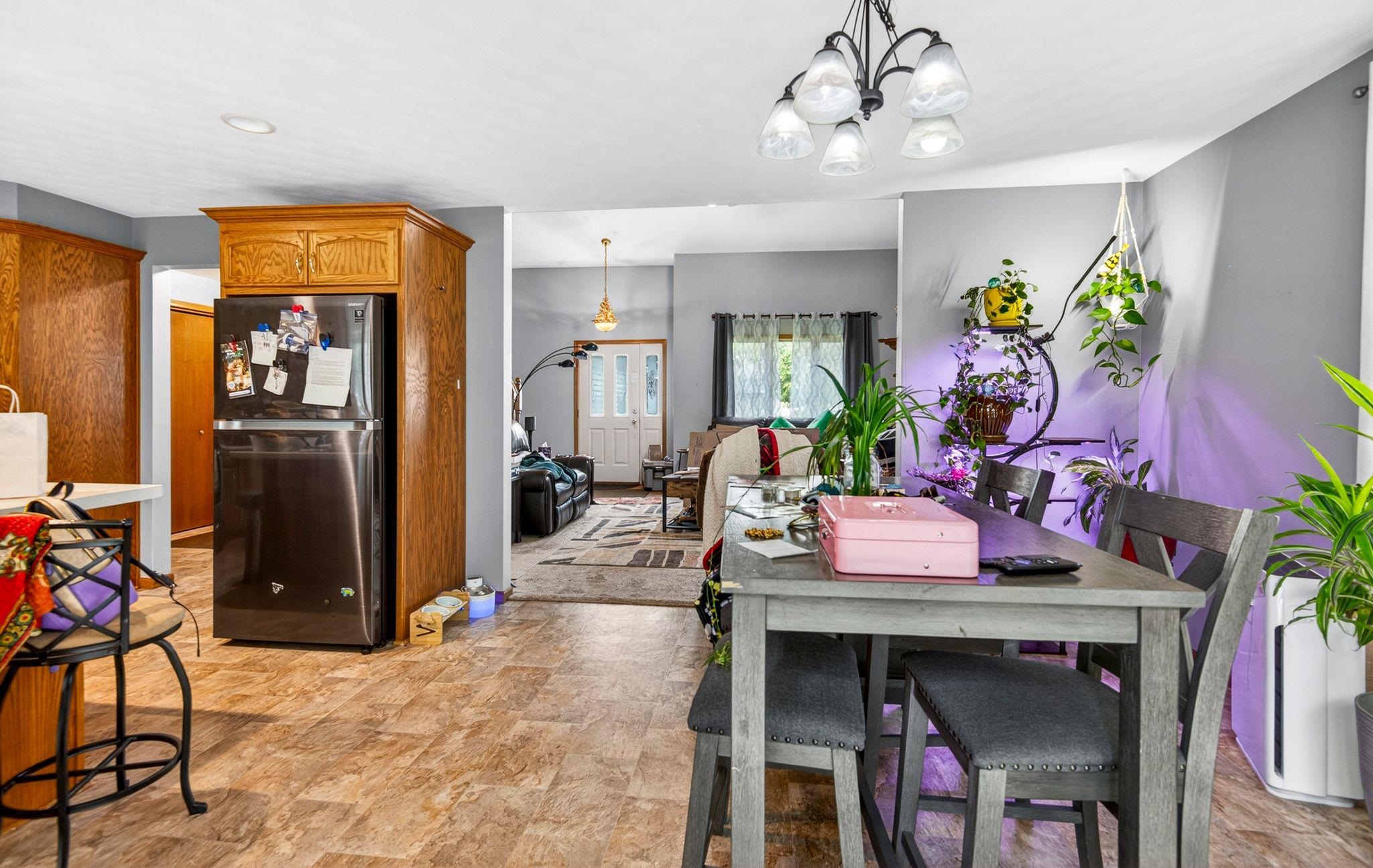 103 E KENNEDY Avenue