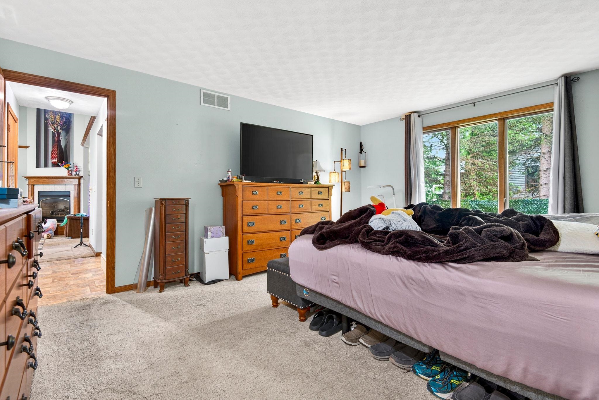 103 E KENNEDY Avenue