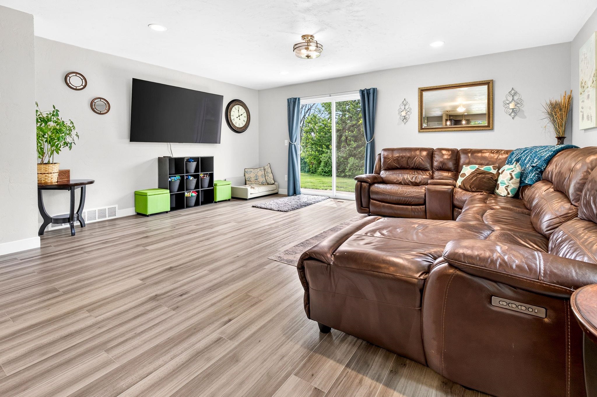 37 ASH GROVE Place