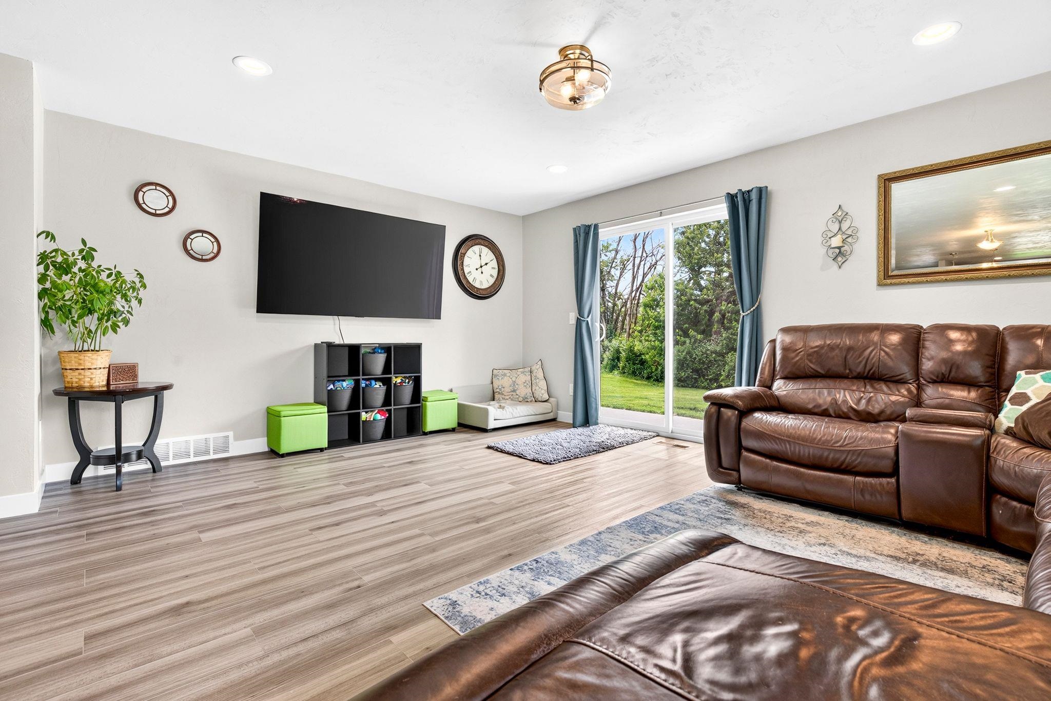 37 ASH GROVE Place