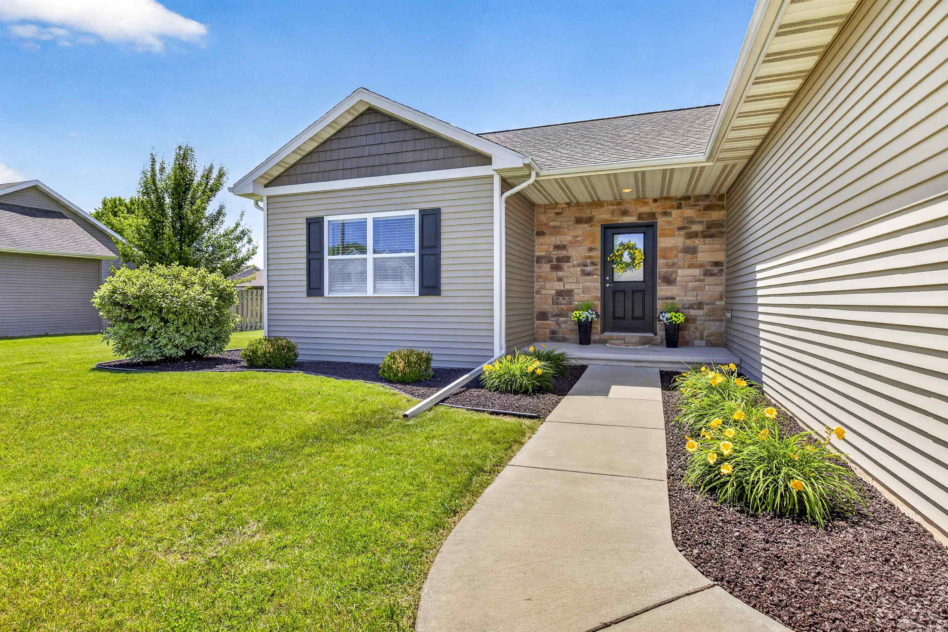 1579 LONE OAK Drive