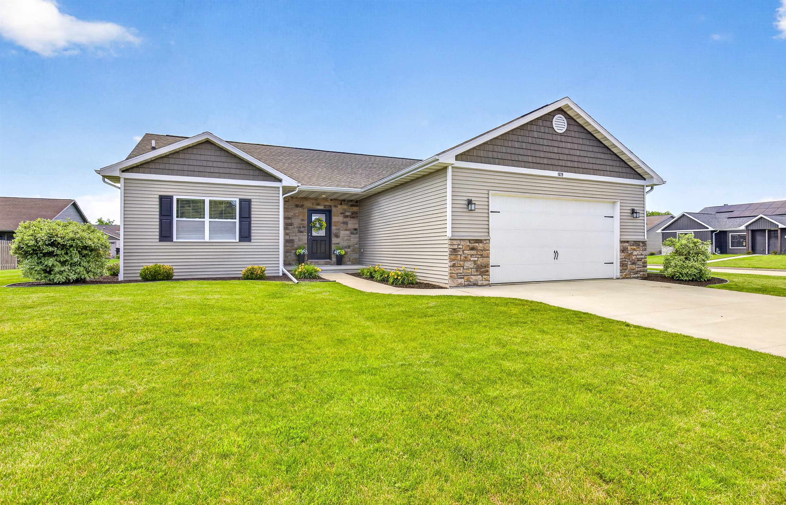 1579 LONE OAK Drive