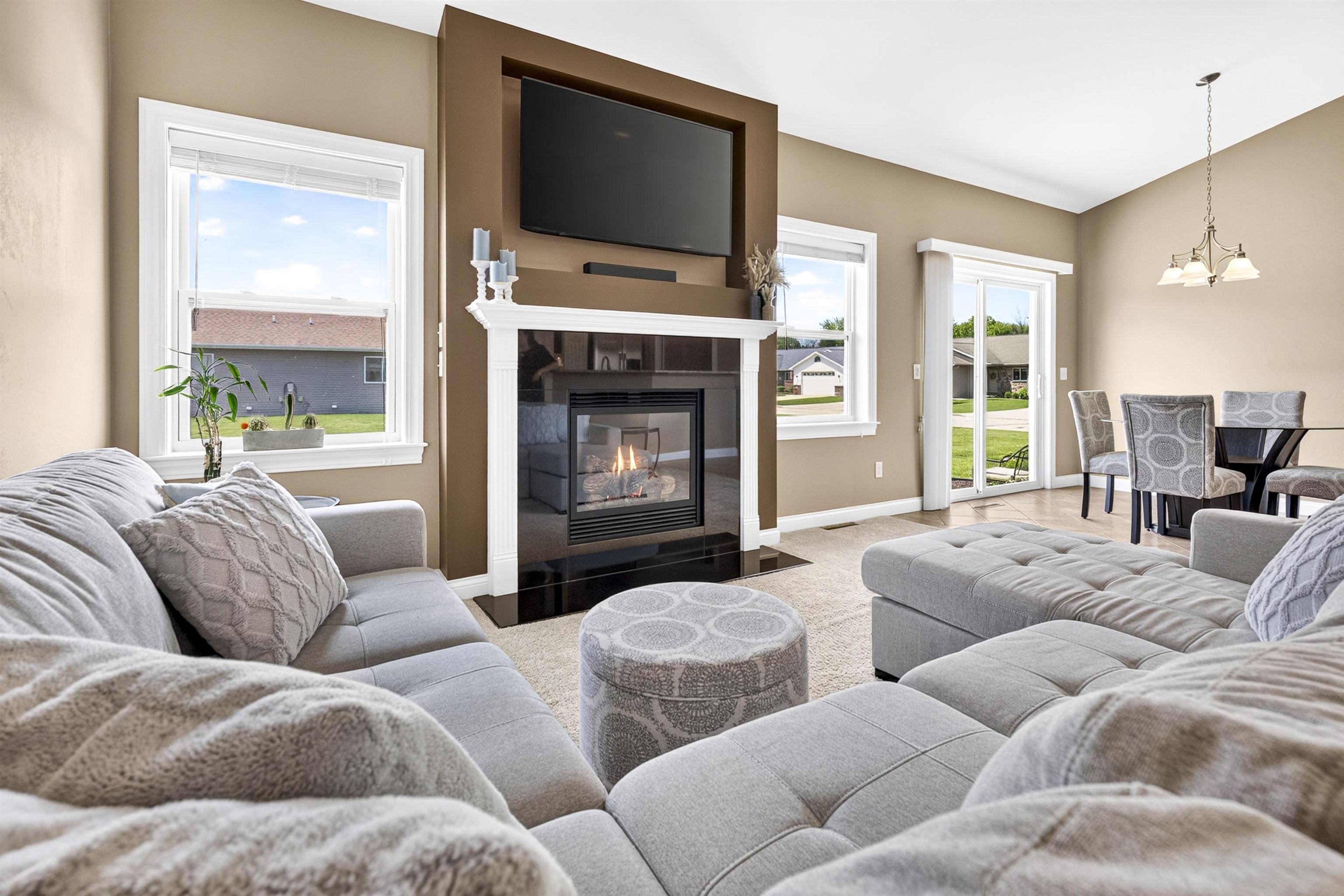1579 LONE OAK Drive