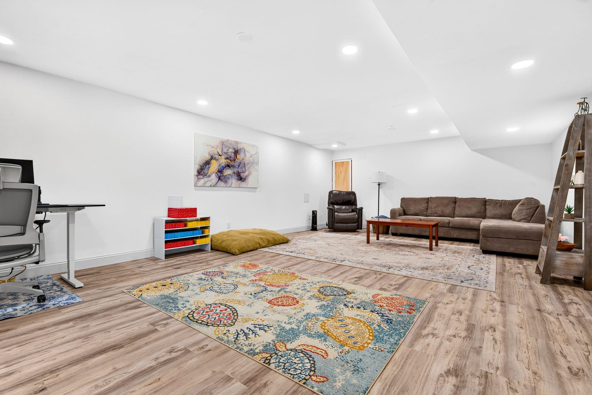 3411 E AQUAMARINE Avenue
