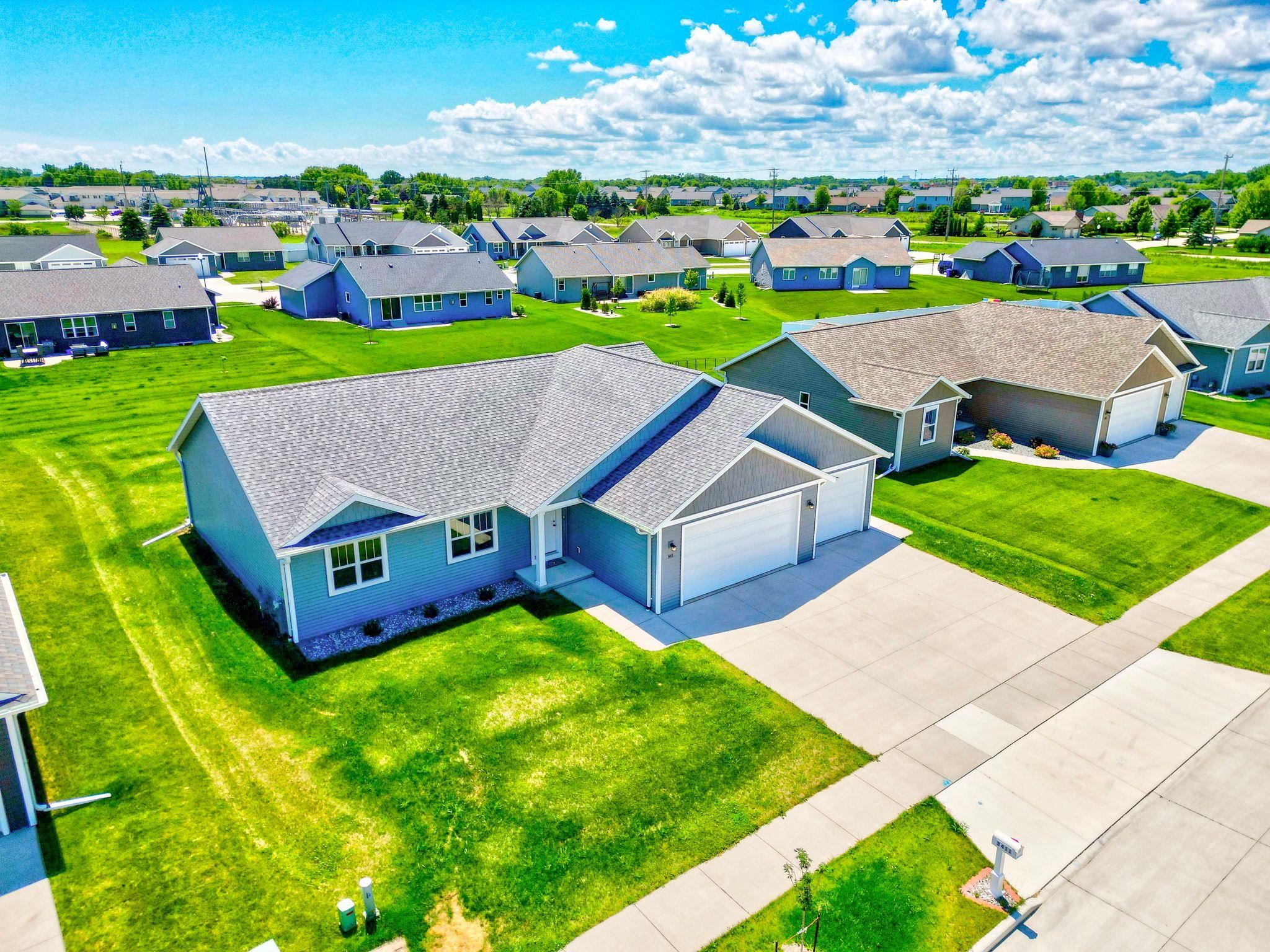 3411 E AQUAMARINE Avenue