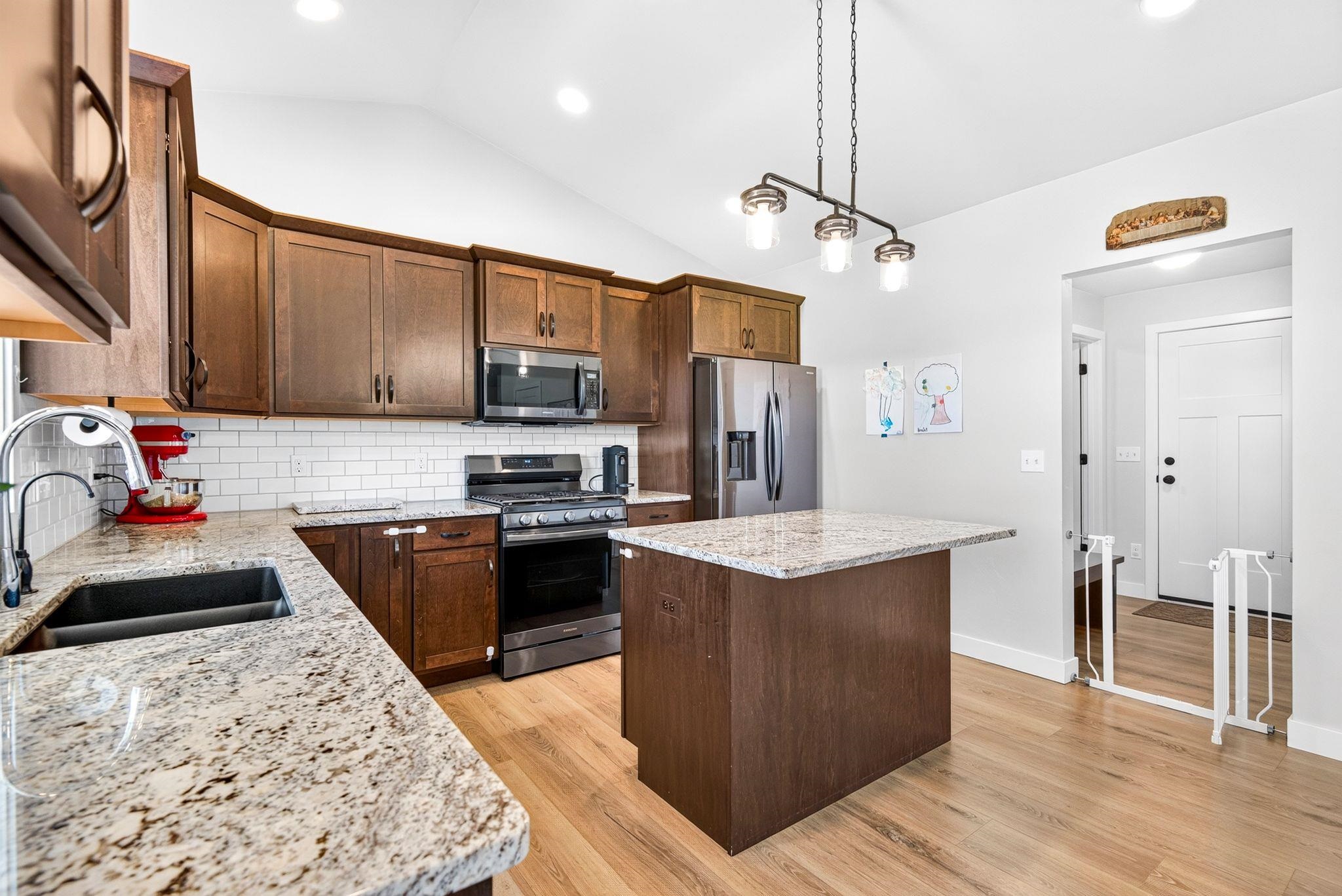 3411 E AQUAMARINE Avenue