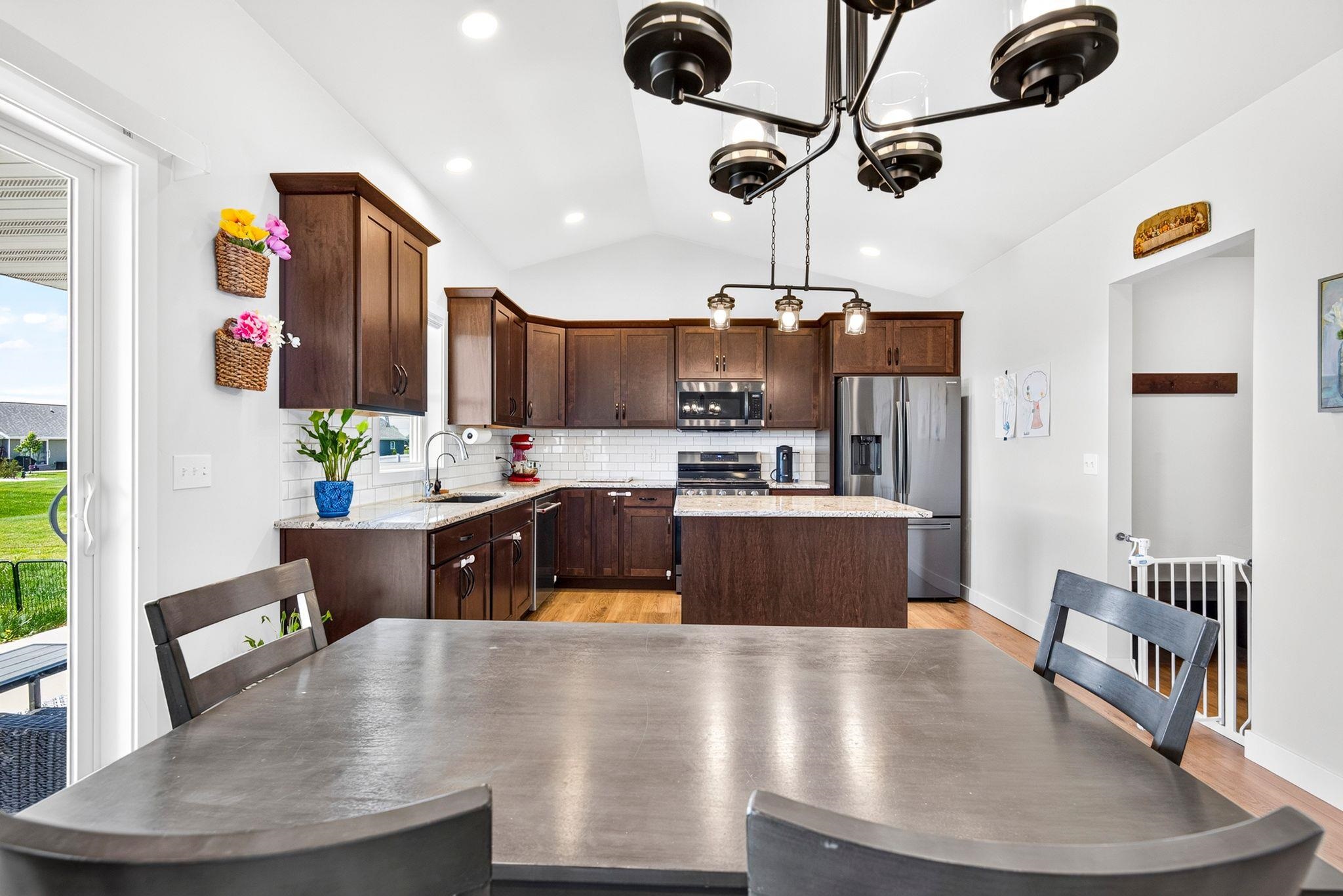 3411 E AQUAMARINE Avenue