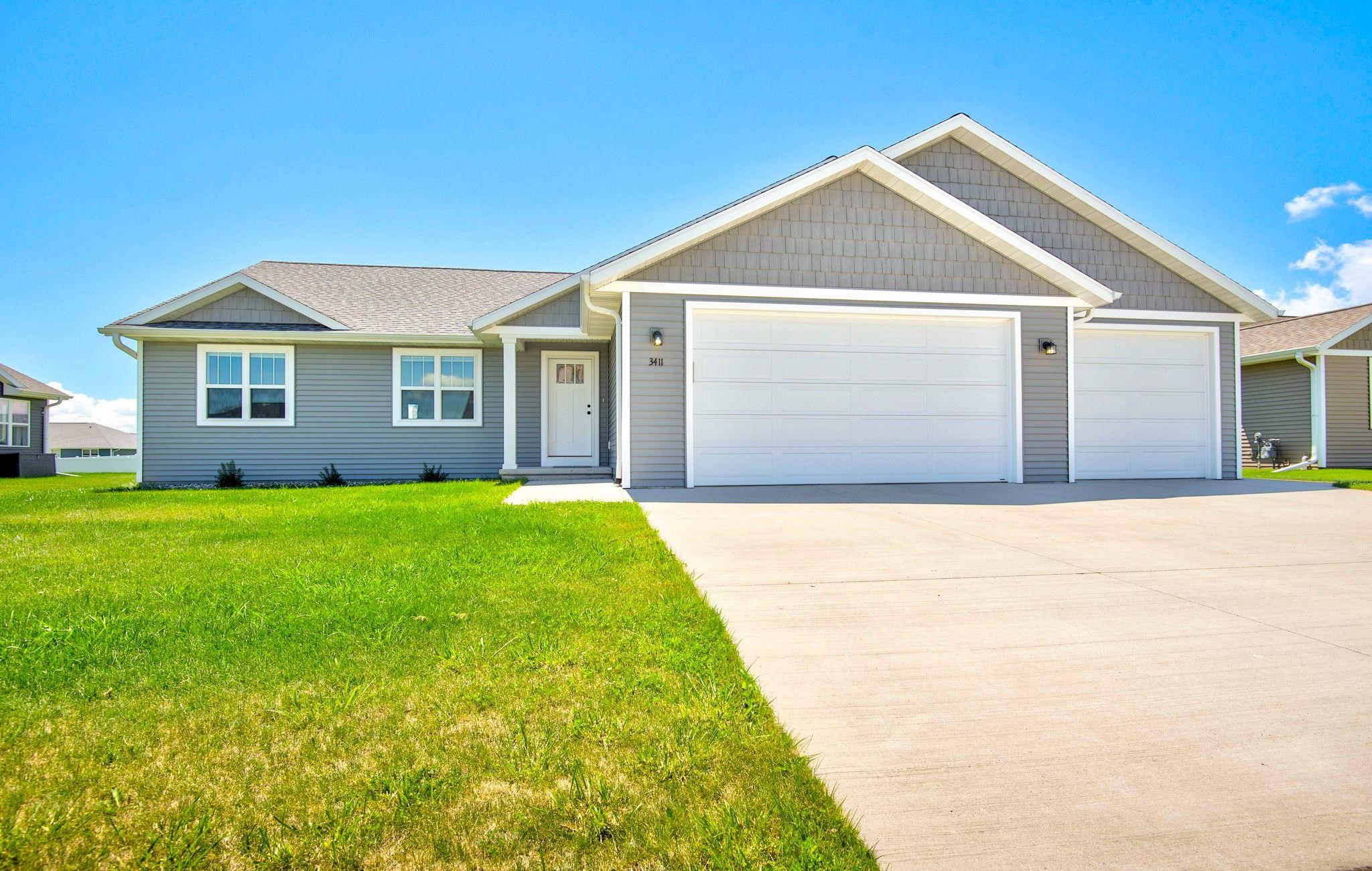 3411 E AQUAMARINE Avenue