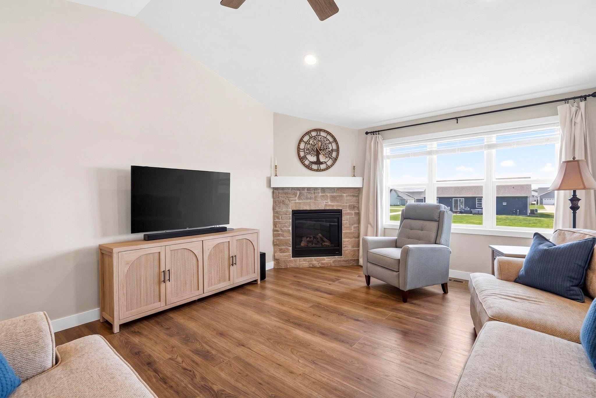 3411 E AQUAMARINE Avenue
