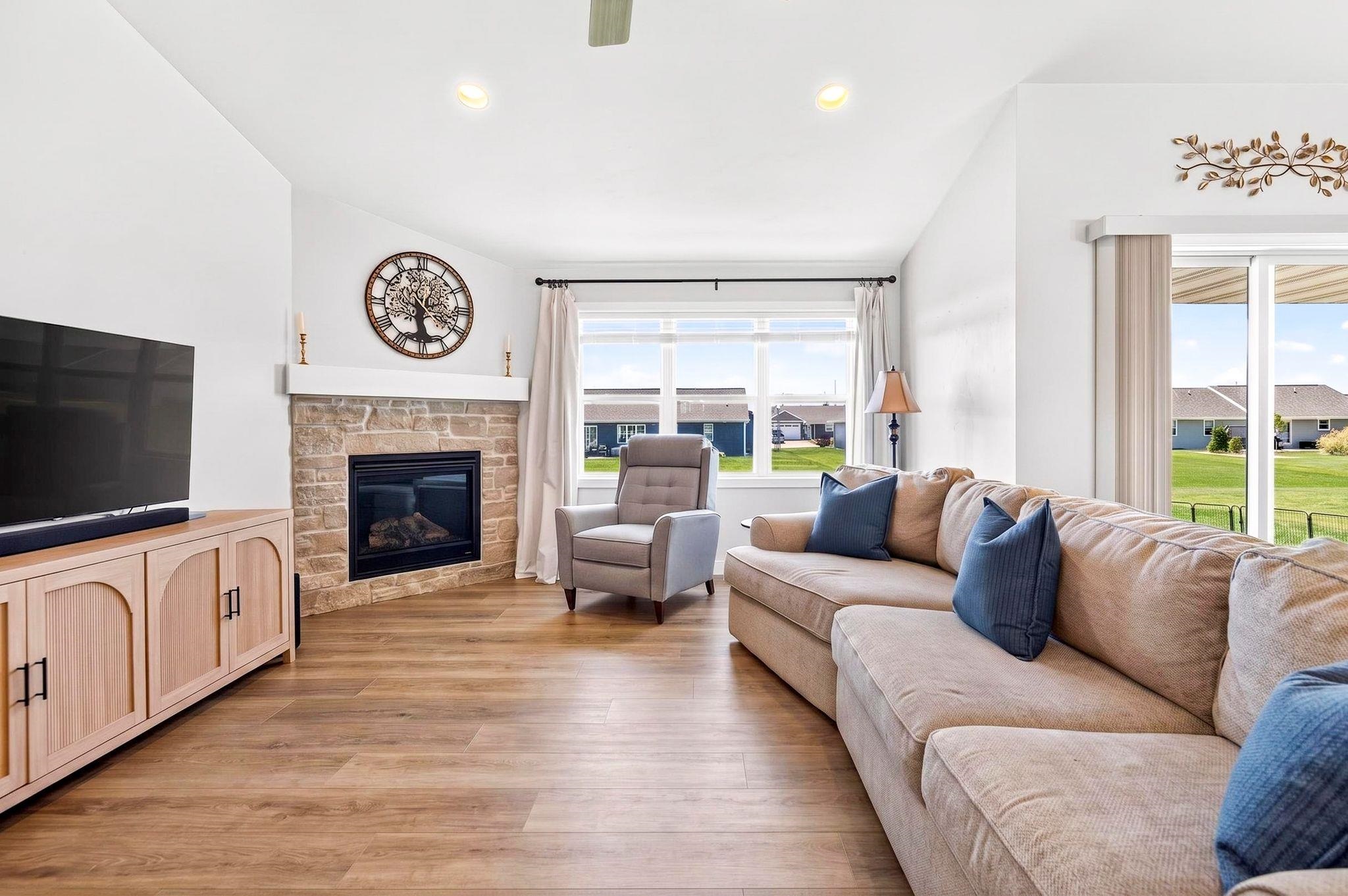 3411 E AQUAMARINE Avenue