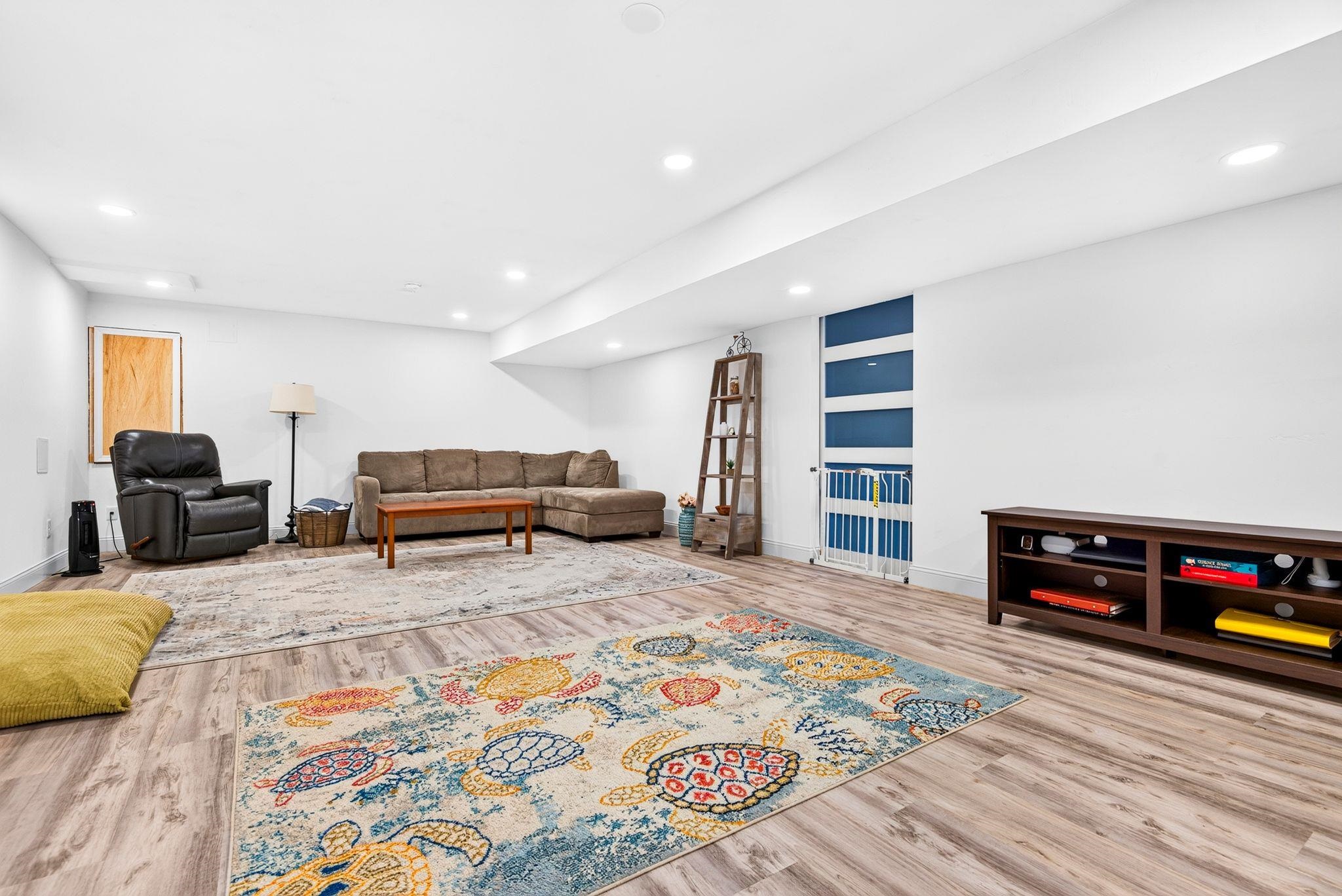 3411 E AQUAMARINE Avenue