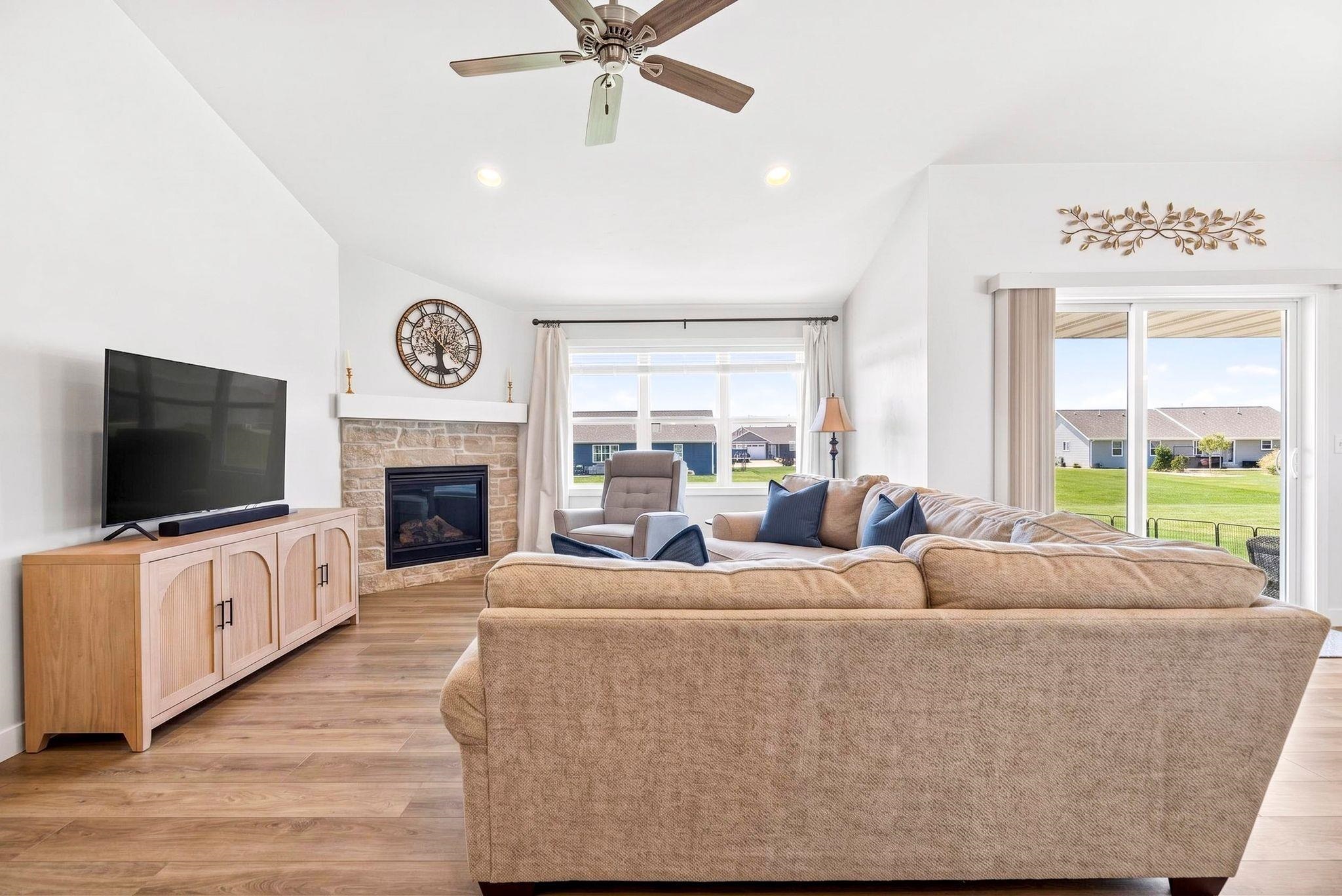 3411 E AQUAMARINE Avenue