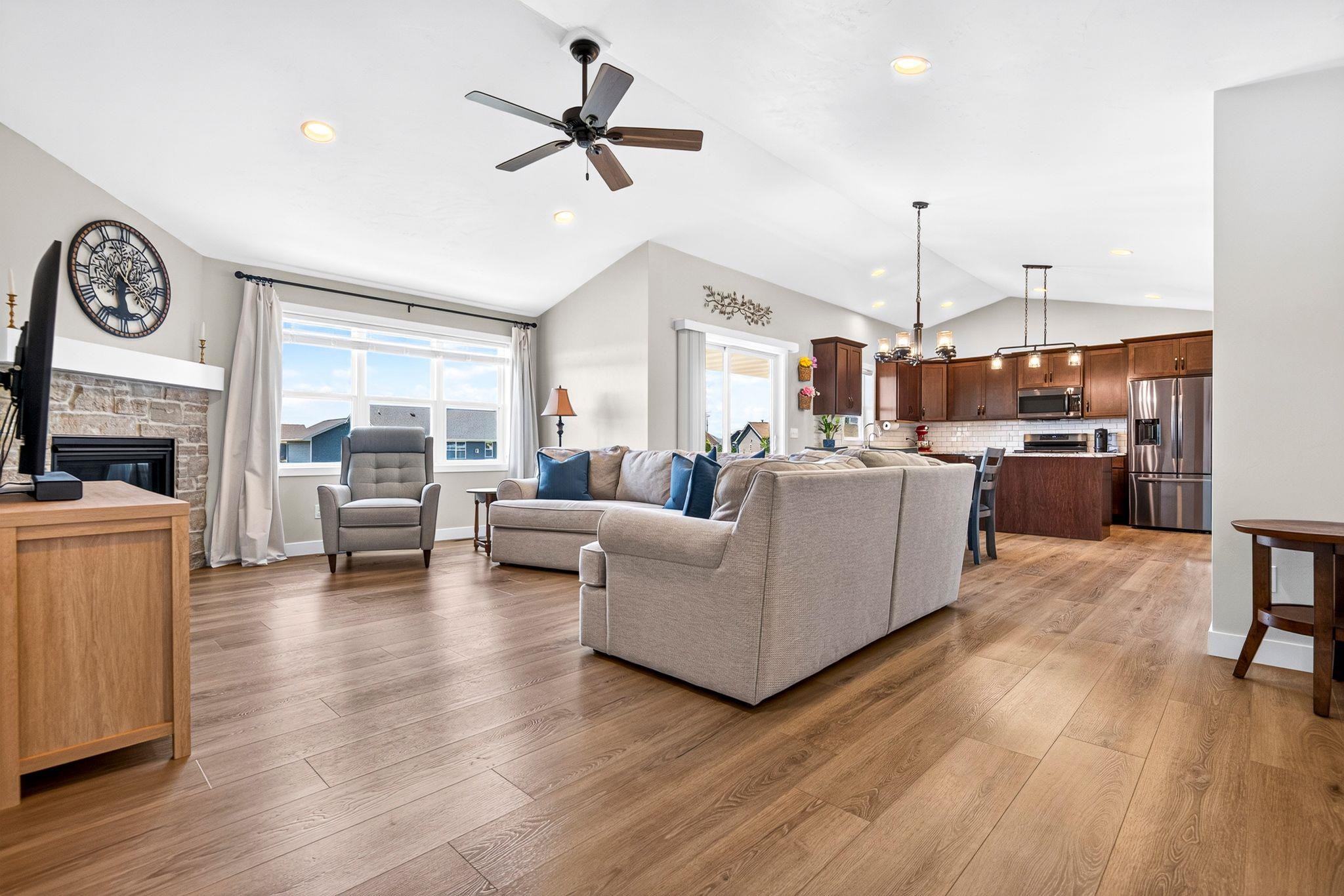 3411 E AQUAMARINE Avenue