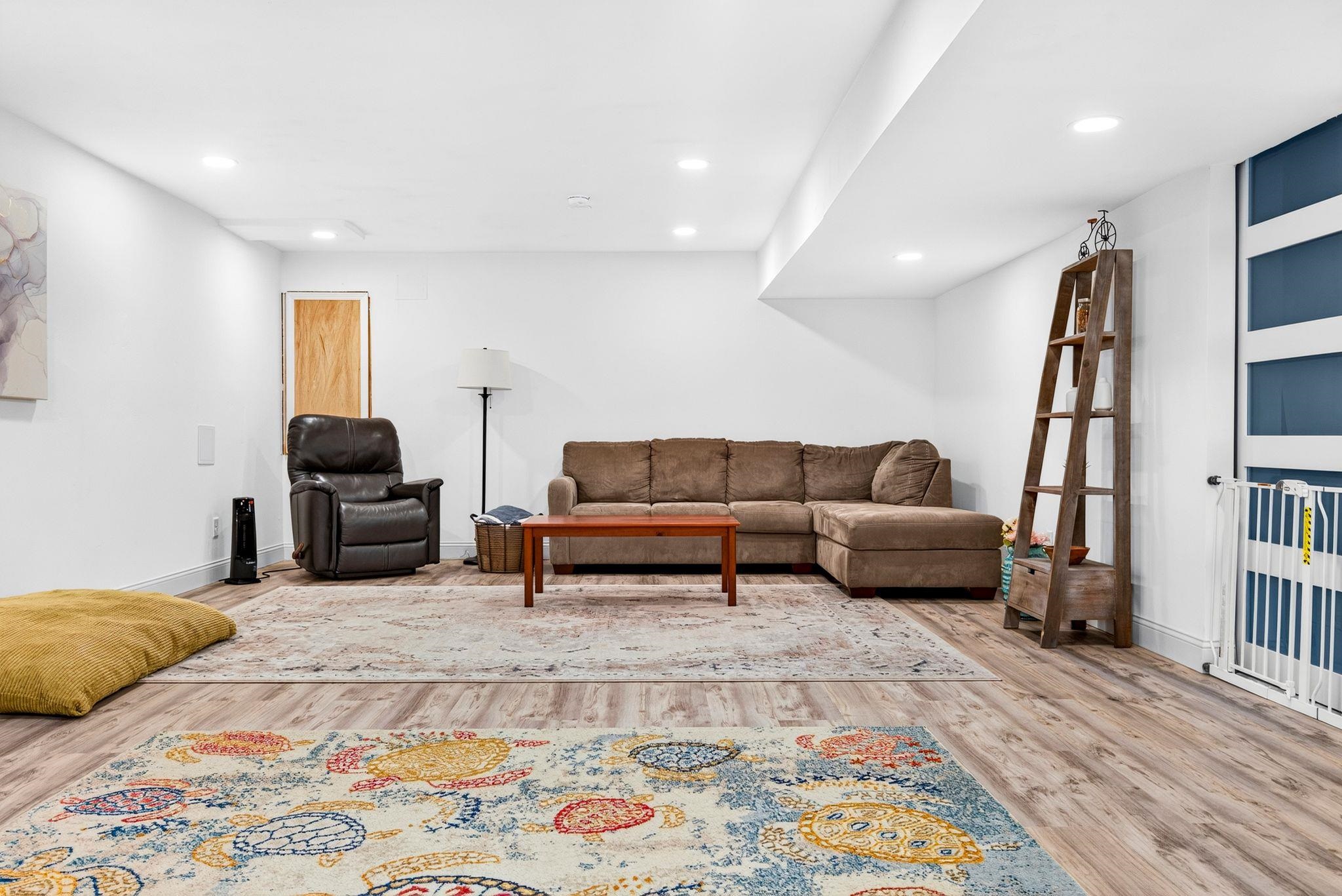 3411 E AQUAMARINE Avenue
