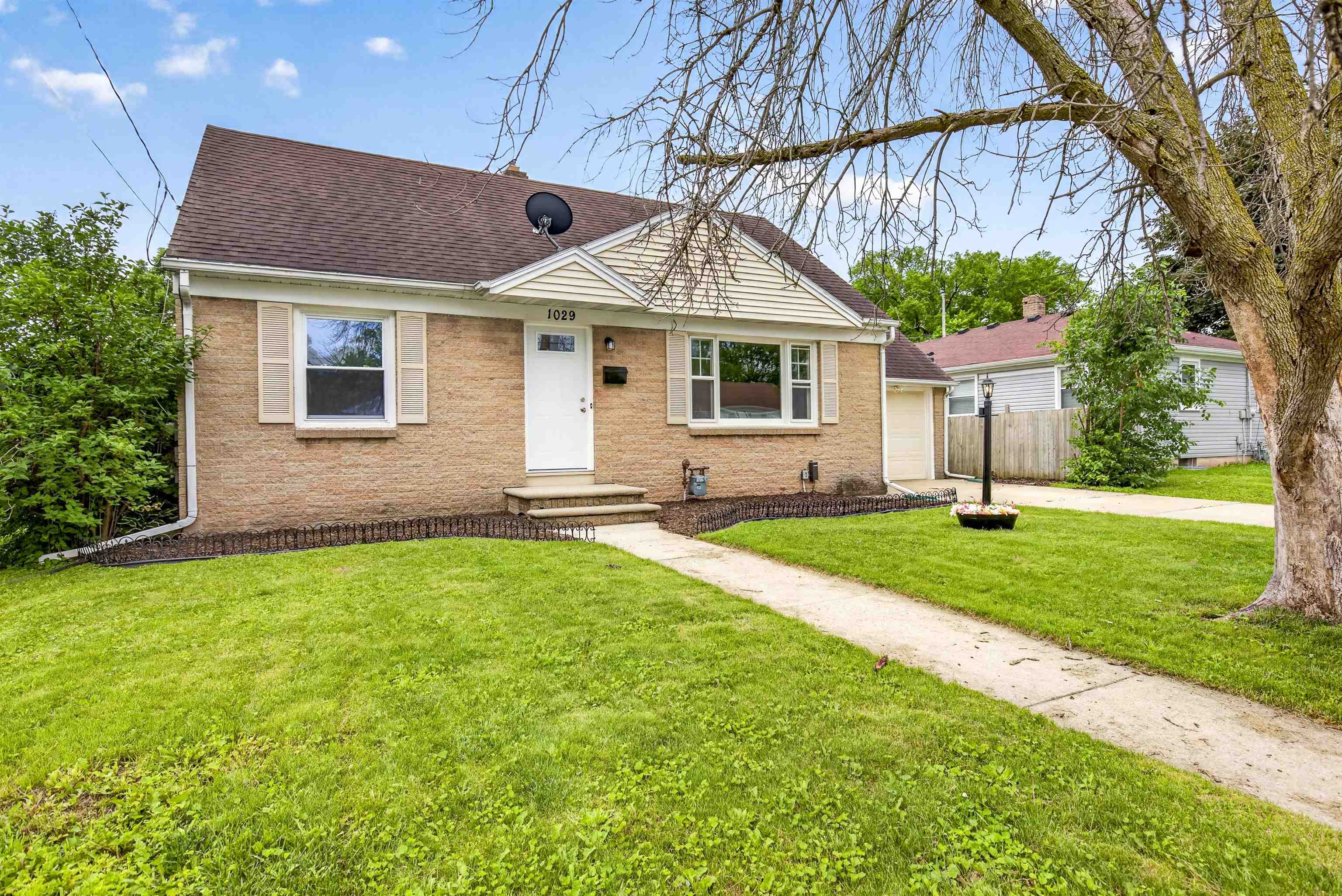 1029 LANGLADE Avenue