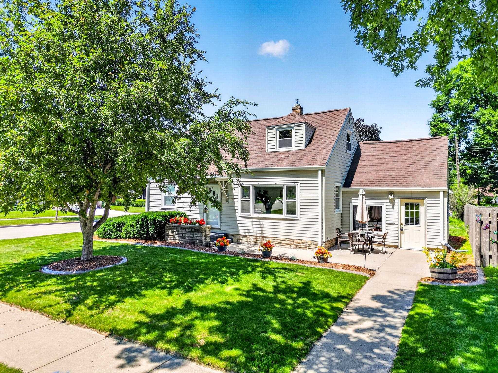 804 E MAPLE Street