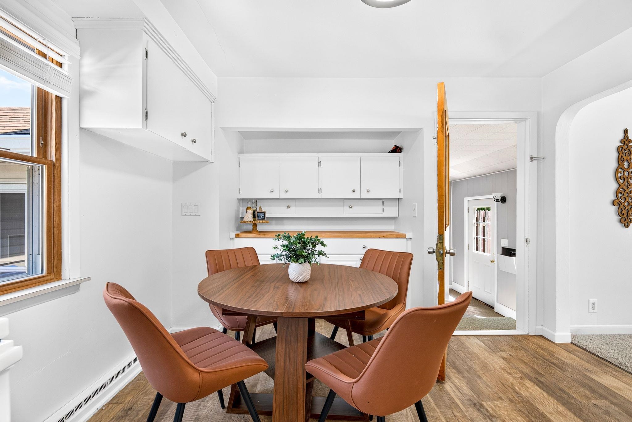 804 E MAPLE Street