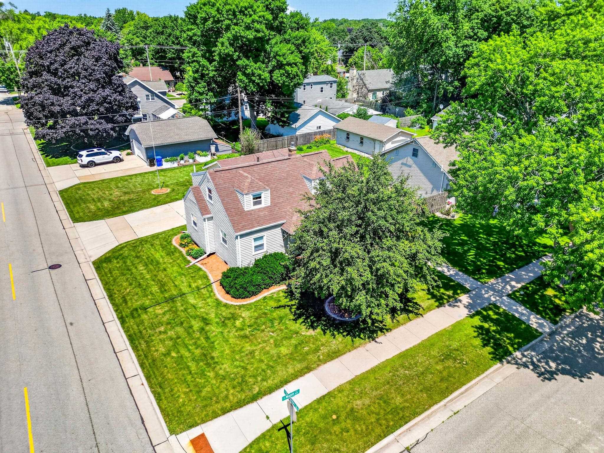 804 E MAPLE Street