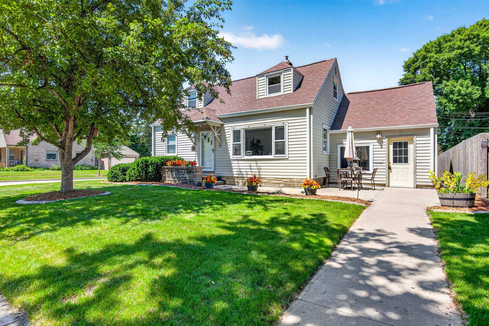 804 E MAPLE Street