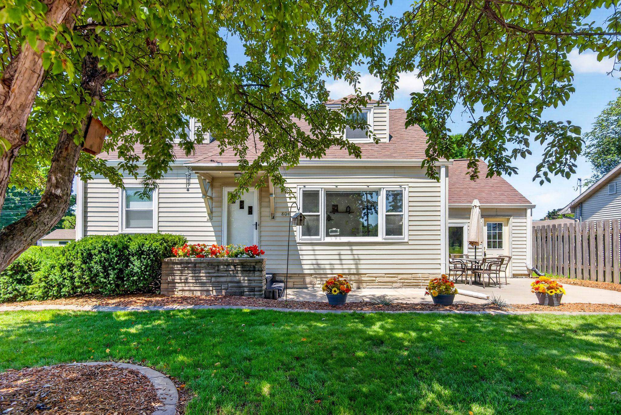 804 E MAPLE Street