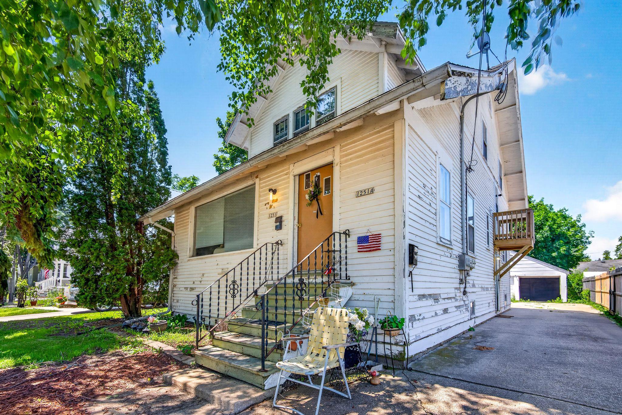 1251 WALNUT Street