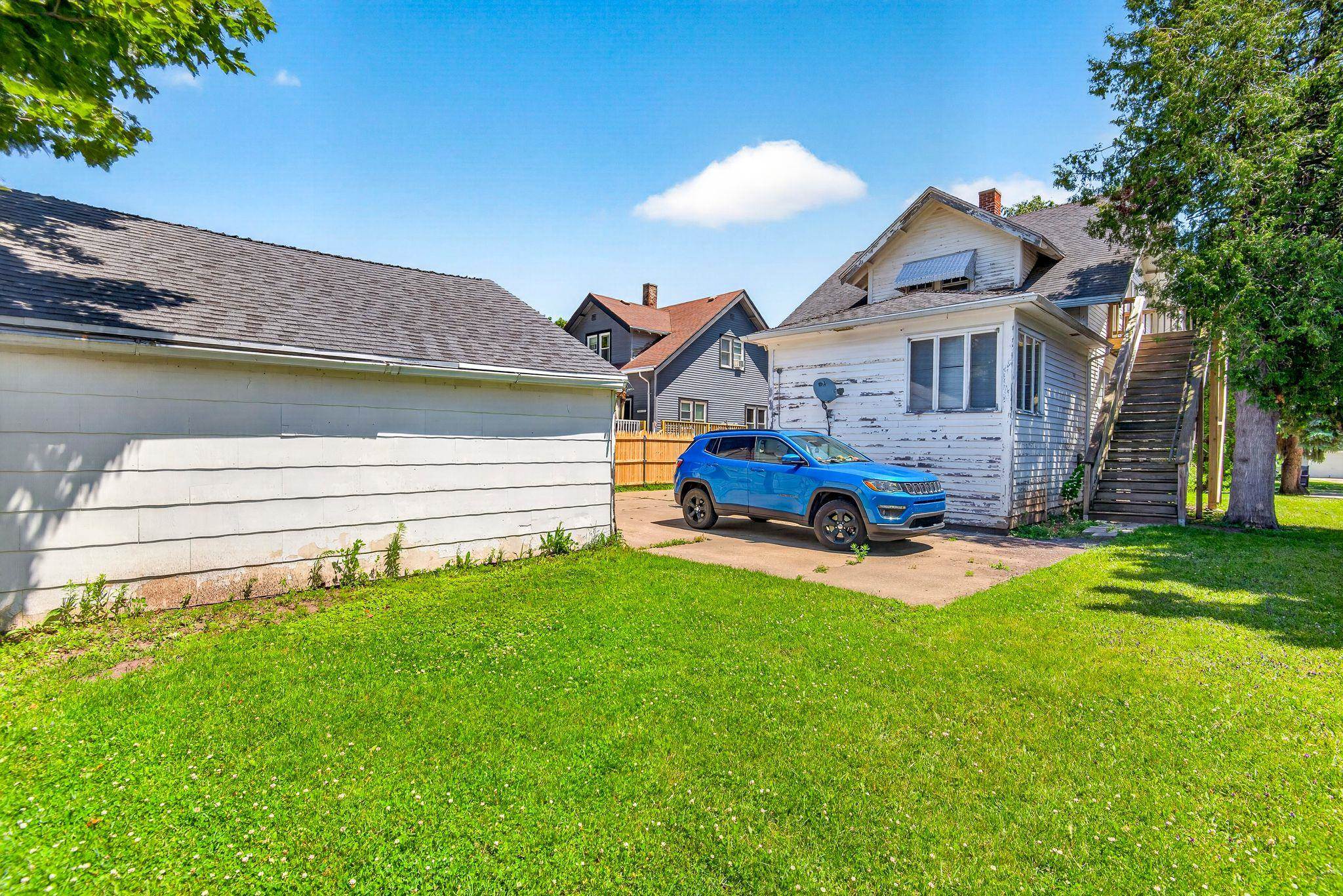 1251 WALNUT Street