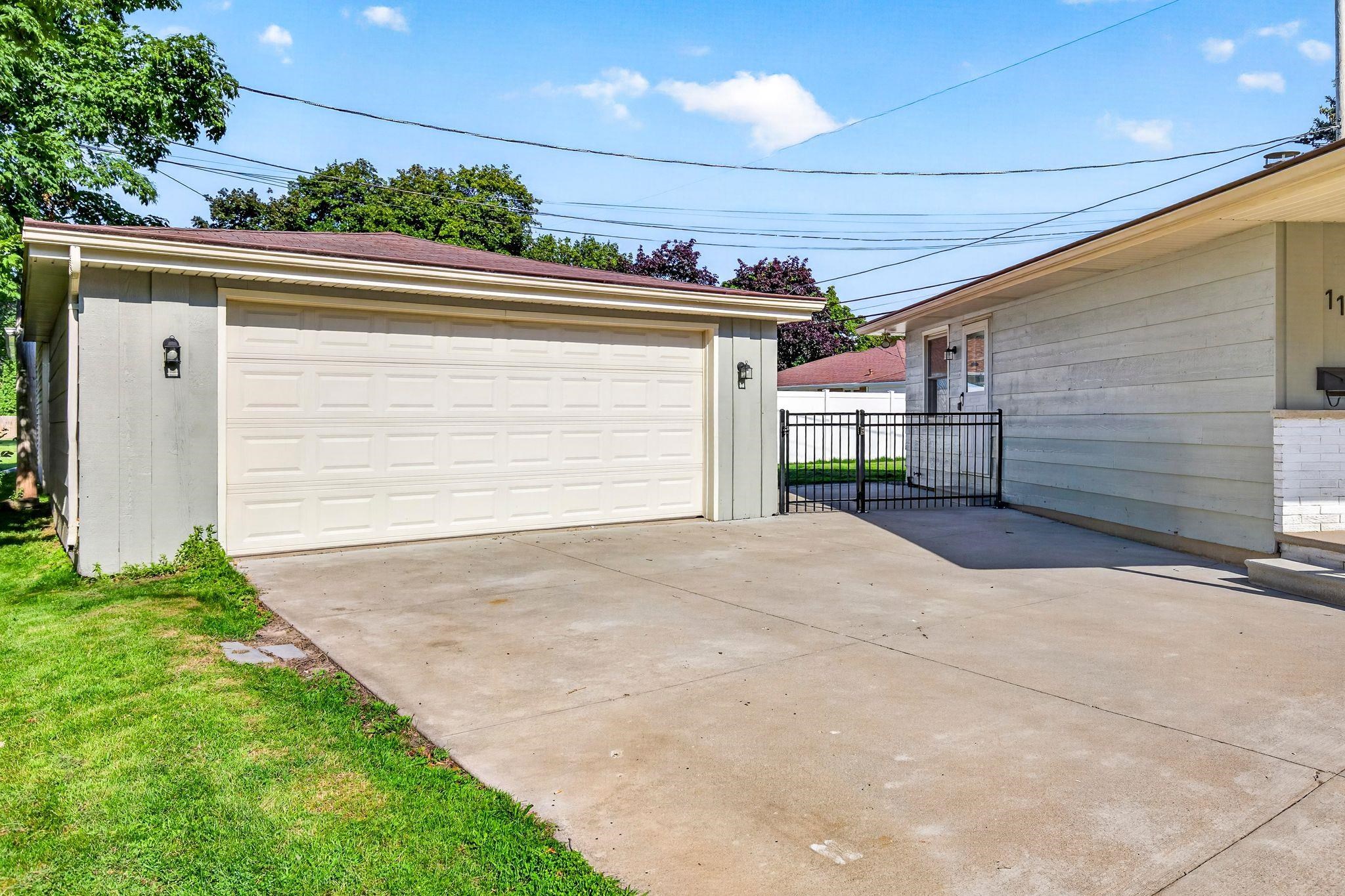 11 WILLOW Court