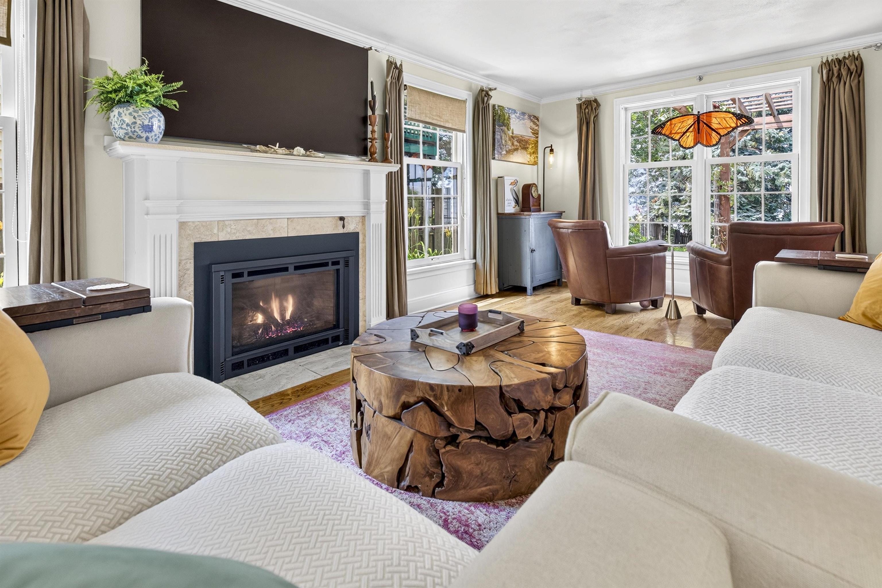1376 LAKESHORE Drive