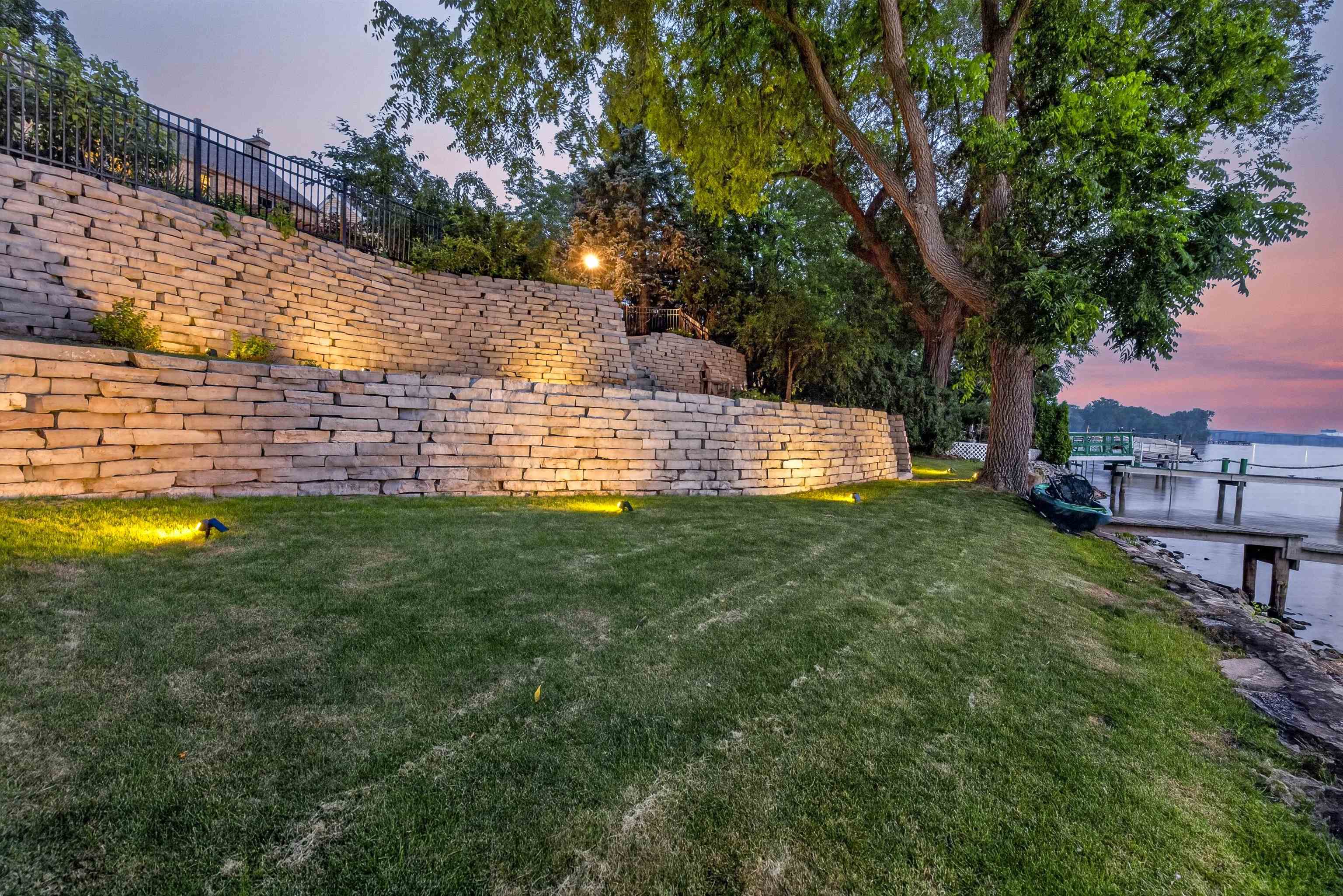 1376 LAKESHORE Drive