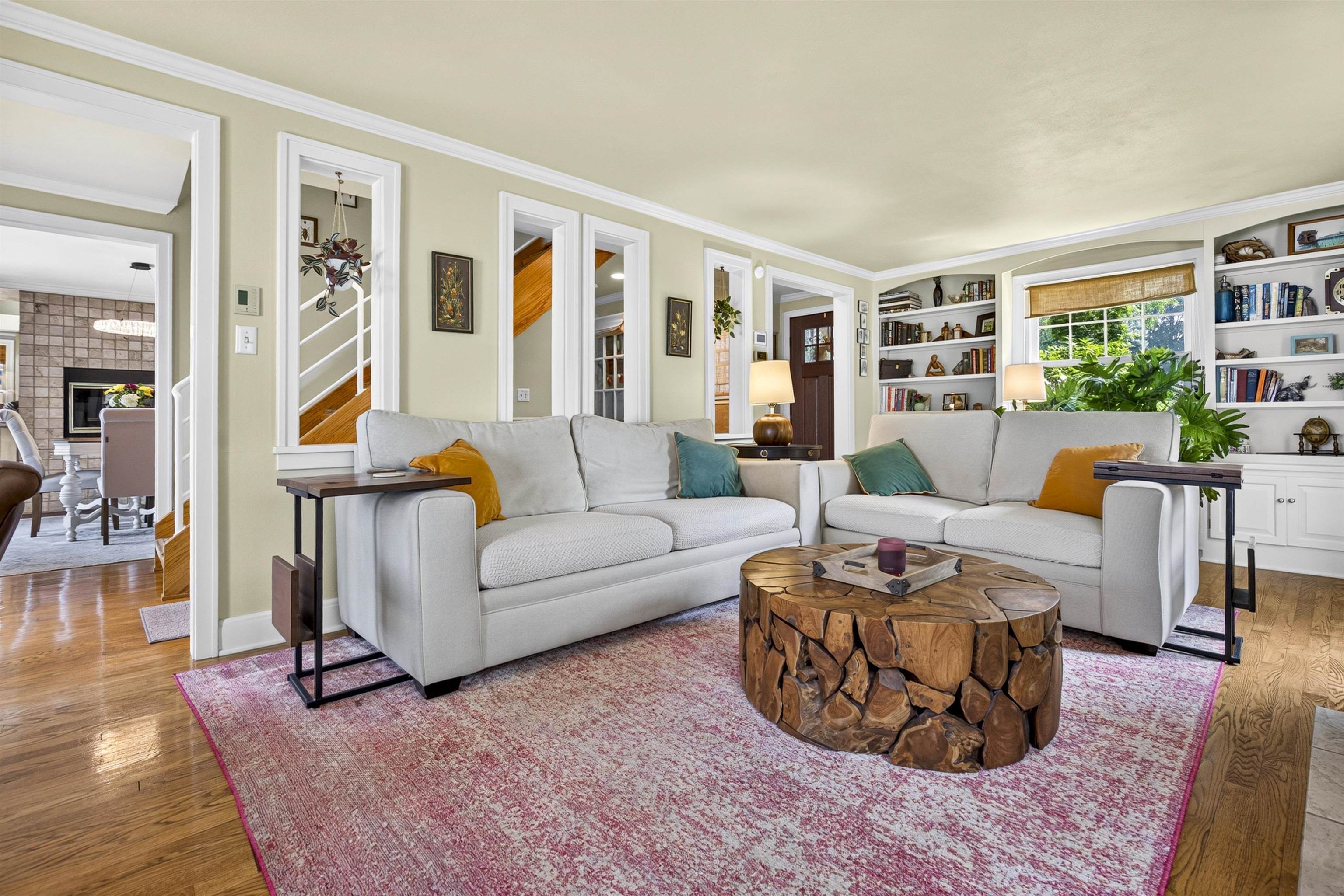 1376 LAKESHORE Drive