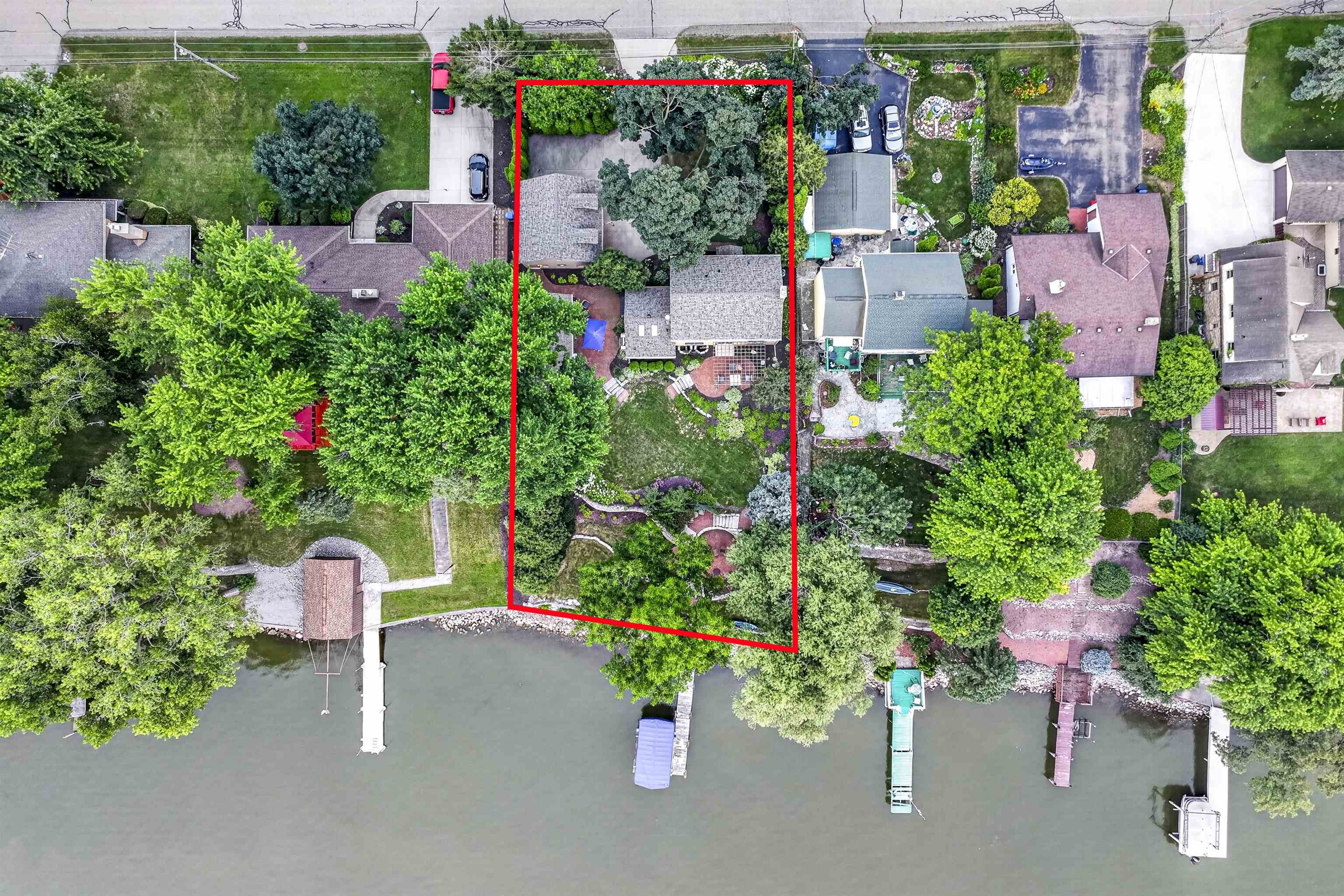 1376 LAKESHORE Drive