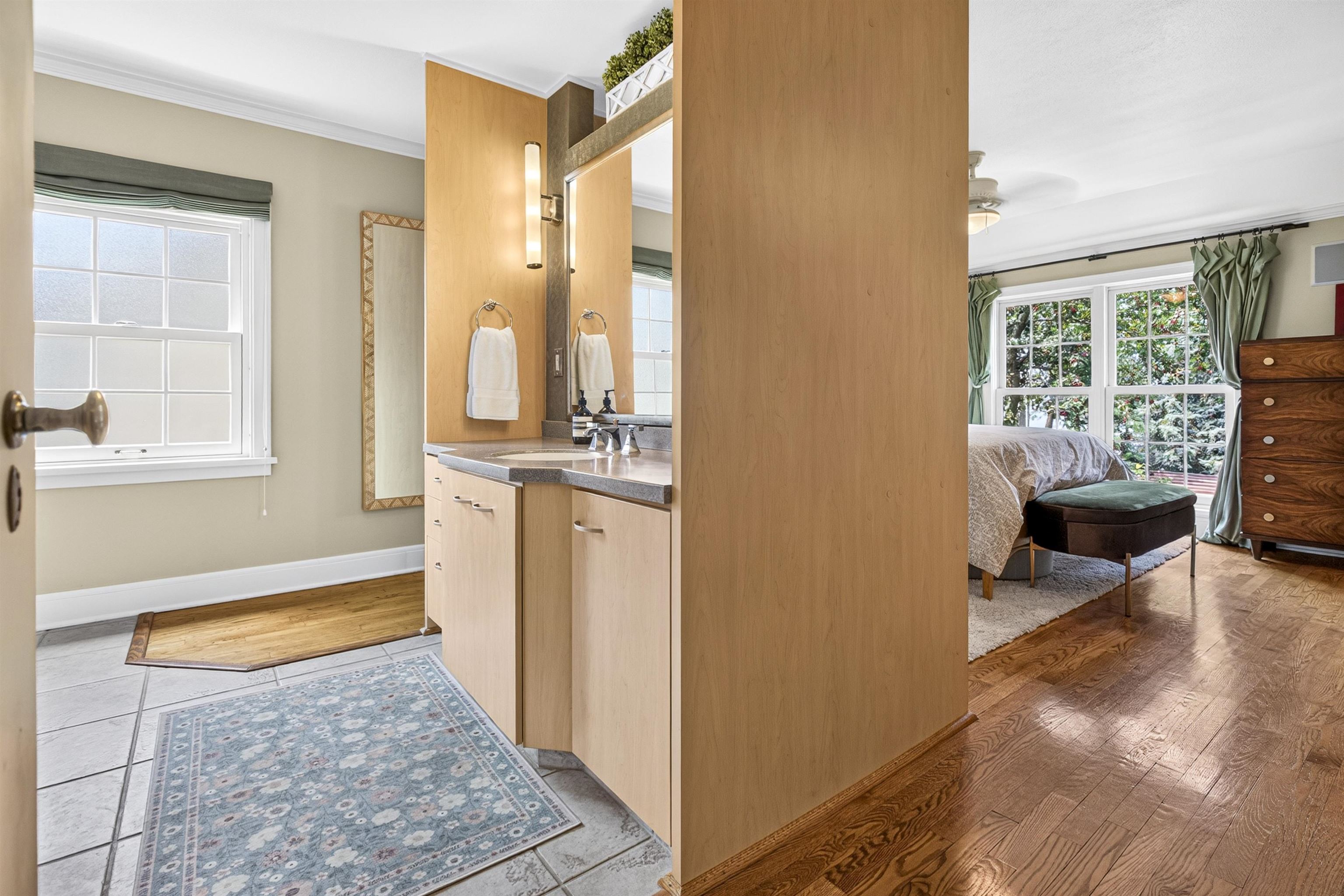 1376 LAKESHORE Drive