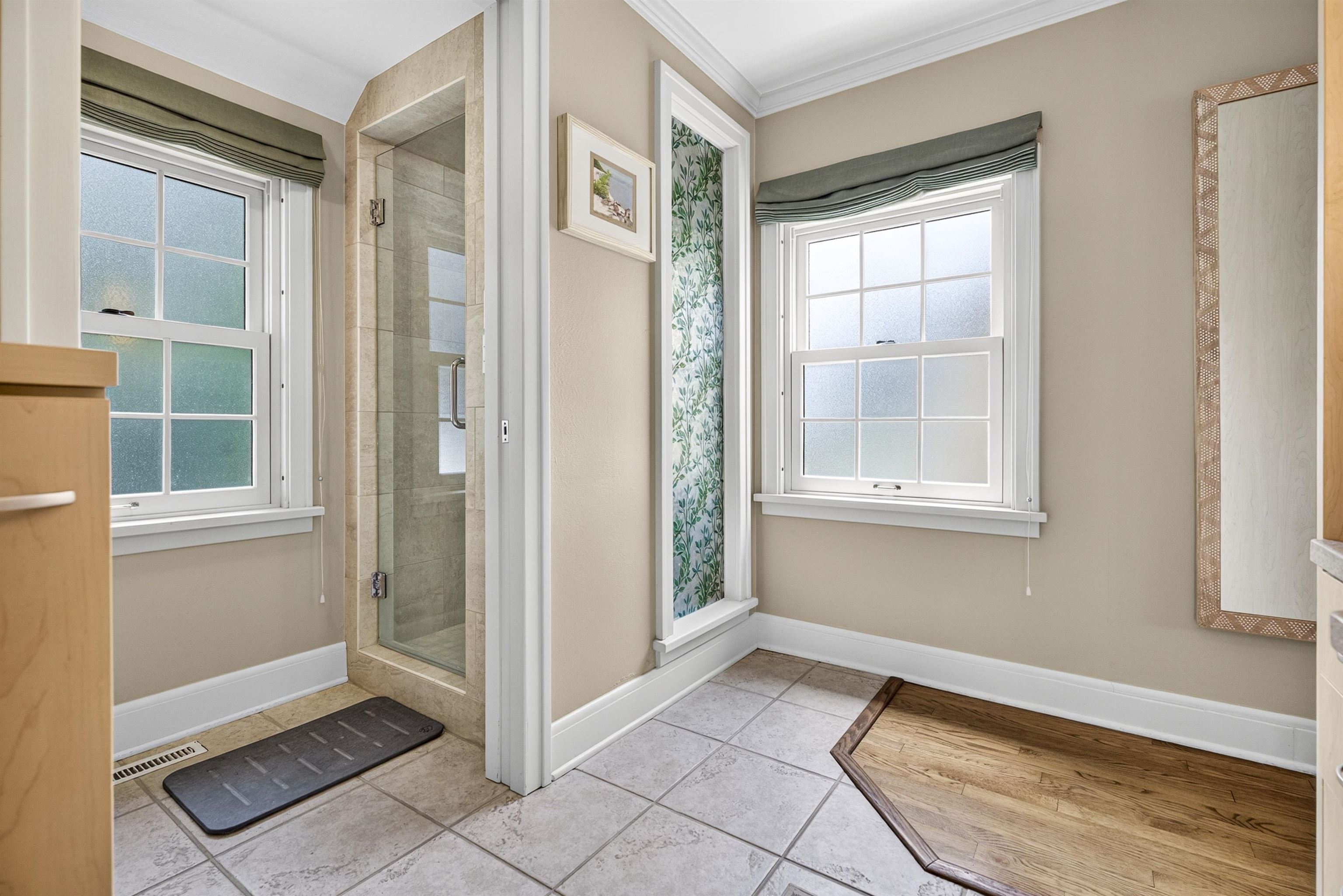 1376 LAKESHORE Drive
